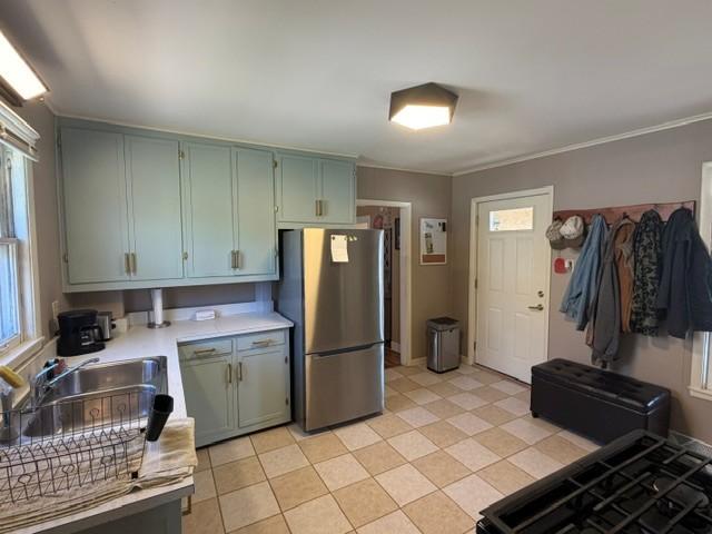 825 W 5th Street Property Photo 6
