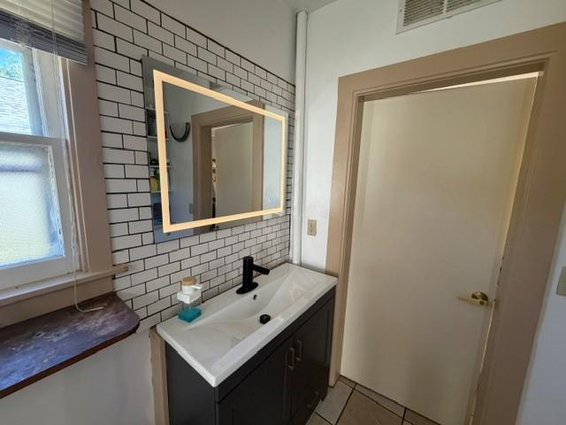 825 W 5th Street Property Photo 8