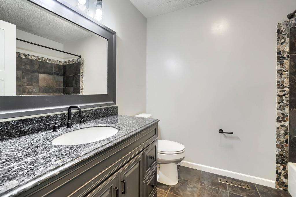 12572 University Avenue Nw Property Photo 23