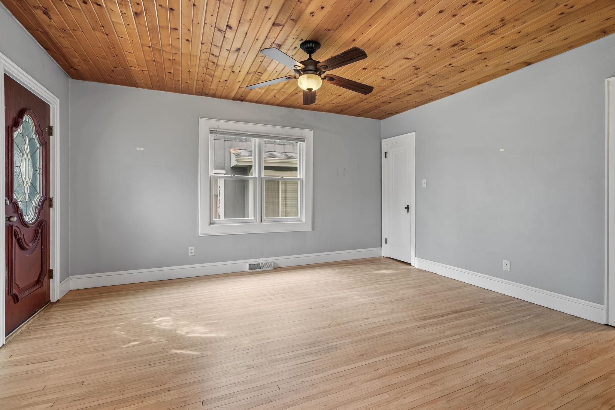 143 Maple Street E Property Photo 10