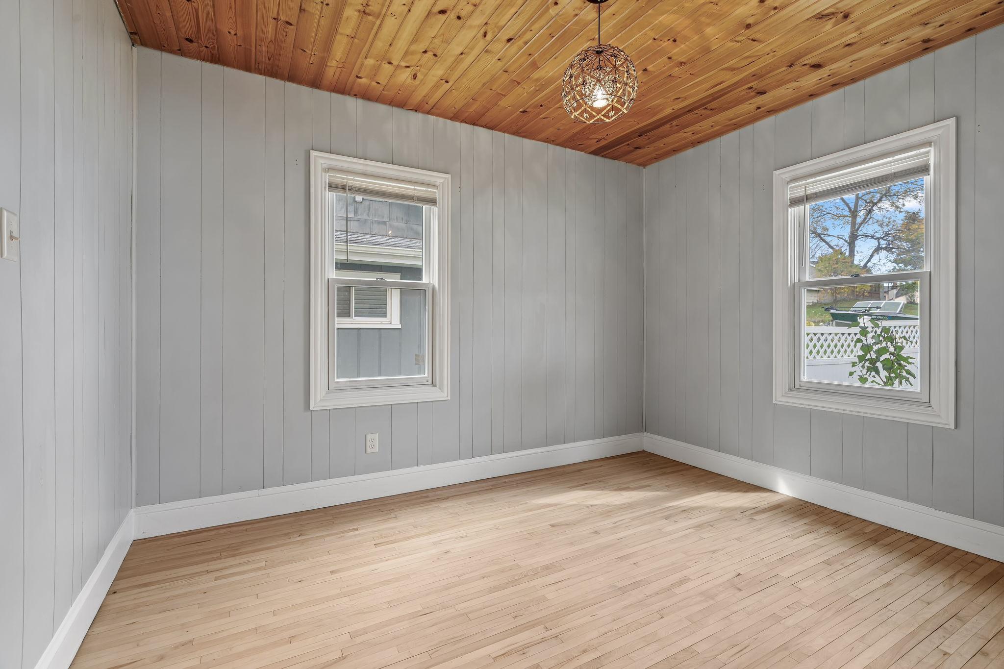 143 Maple Street E Property Photo 16
