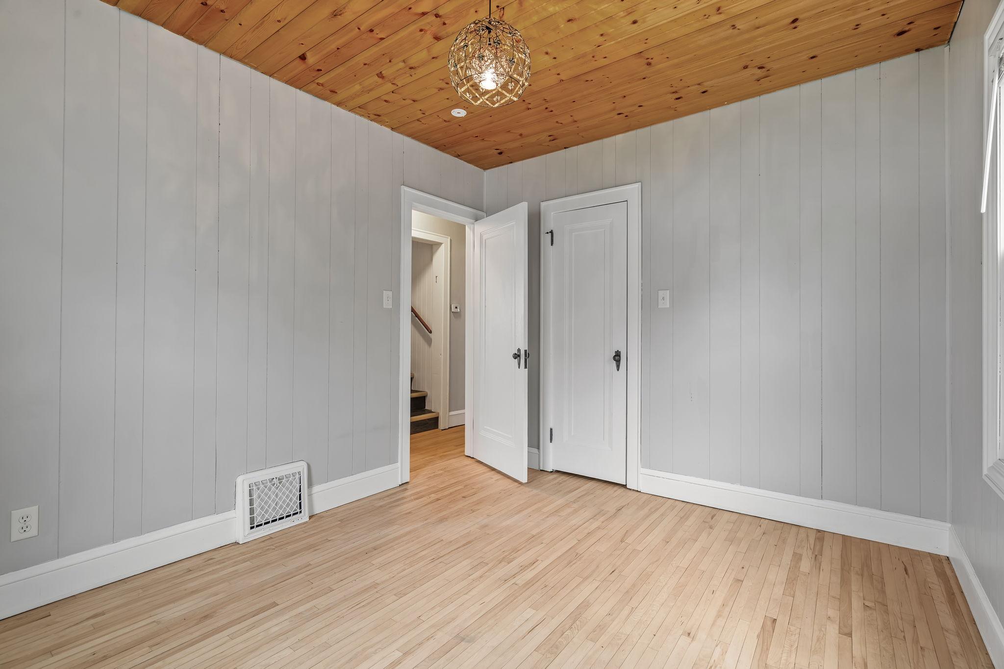 143 Maple Street E Property Photo 17