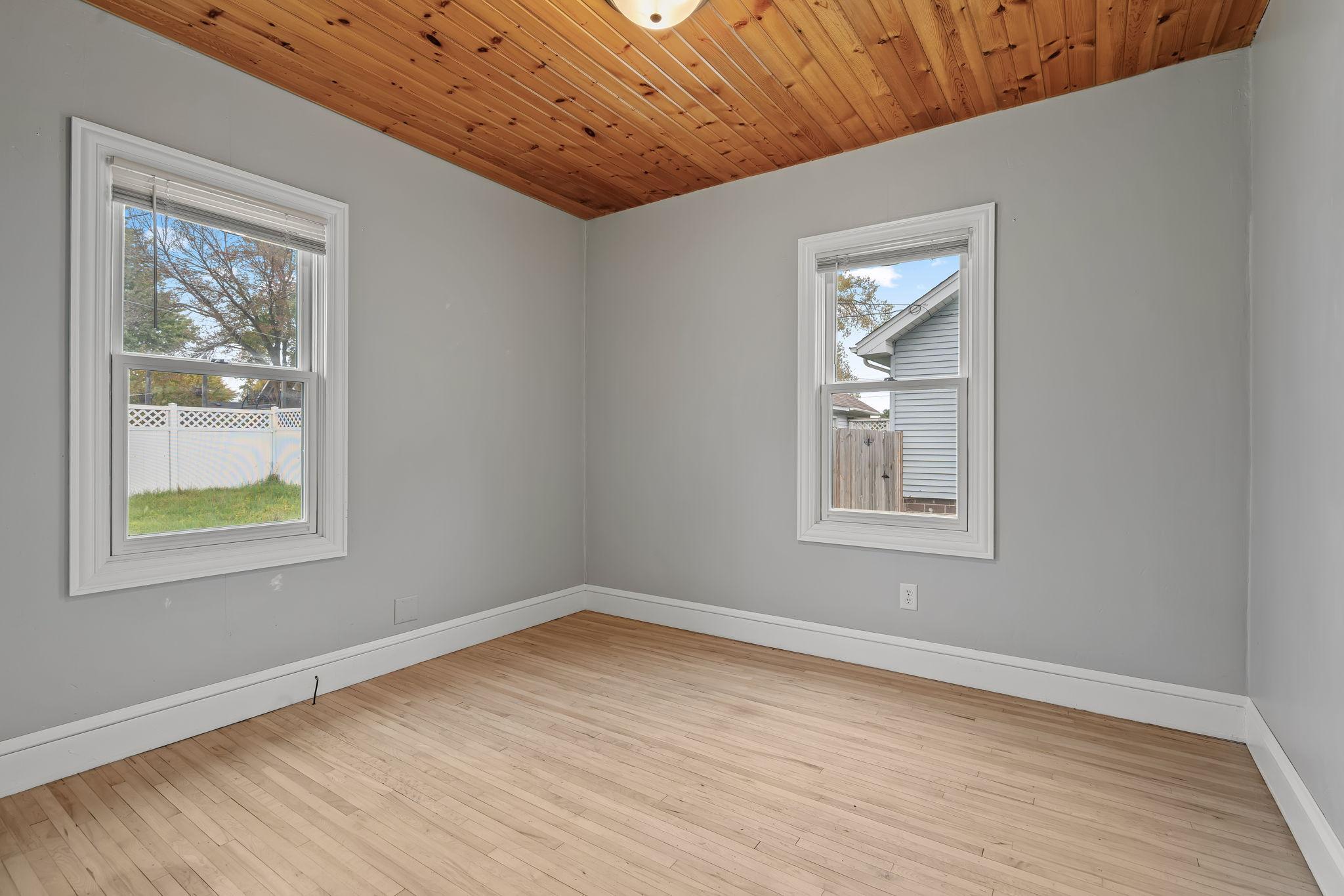 143 Maple Street E Property Photo 18