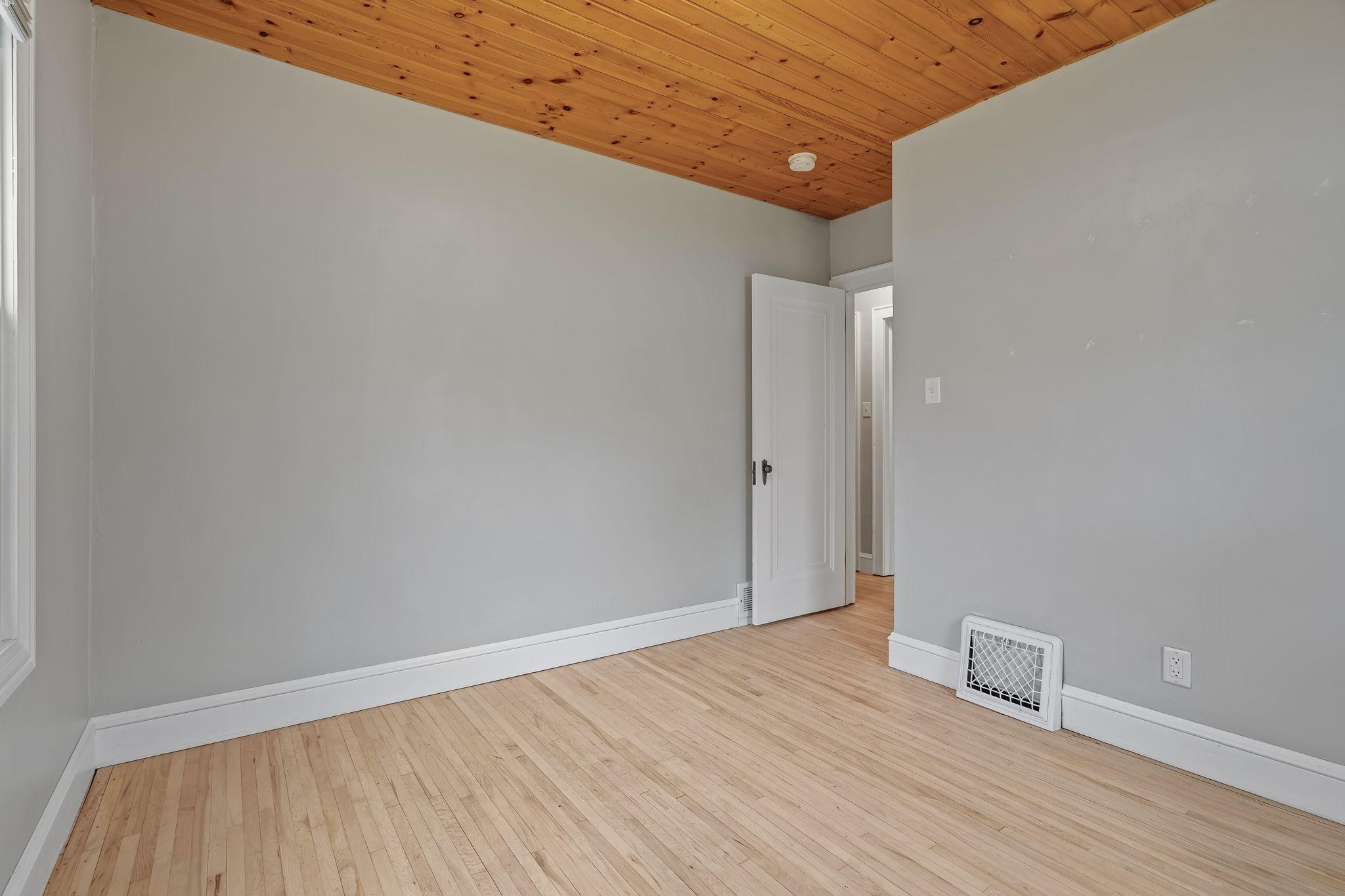 143 Maple Street E Property Photo 19