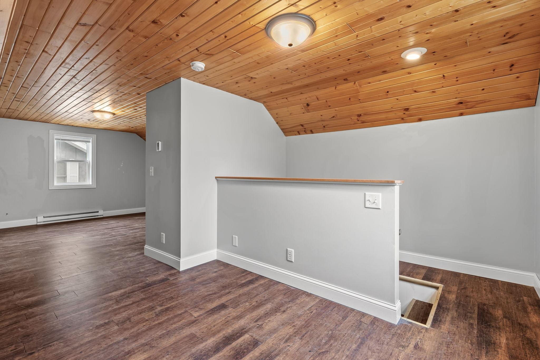 143 Maple Street E Property Photo 22