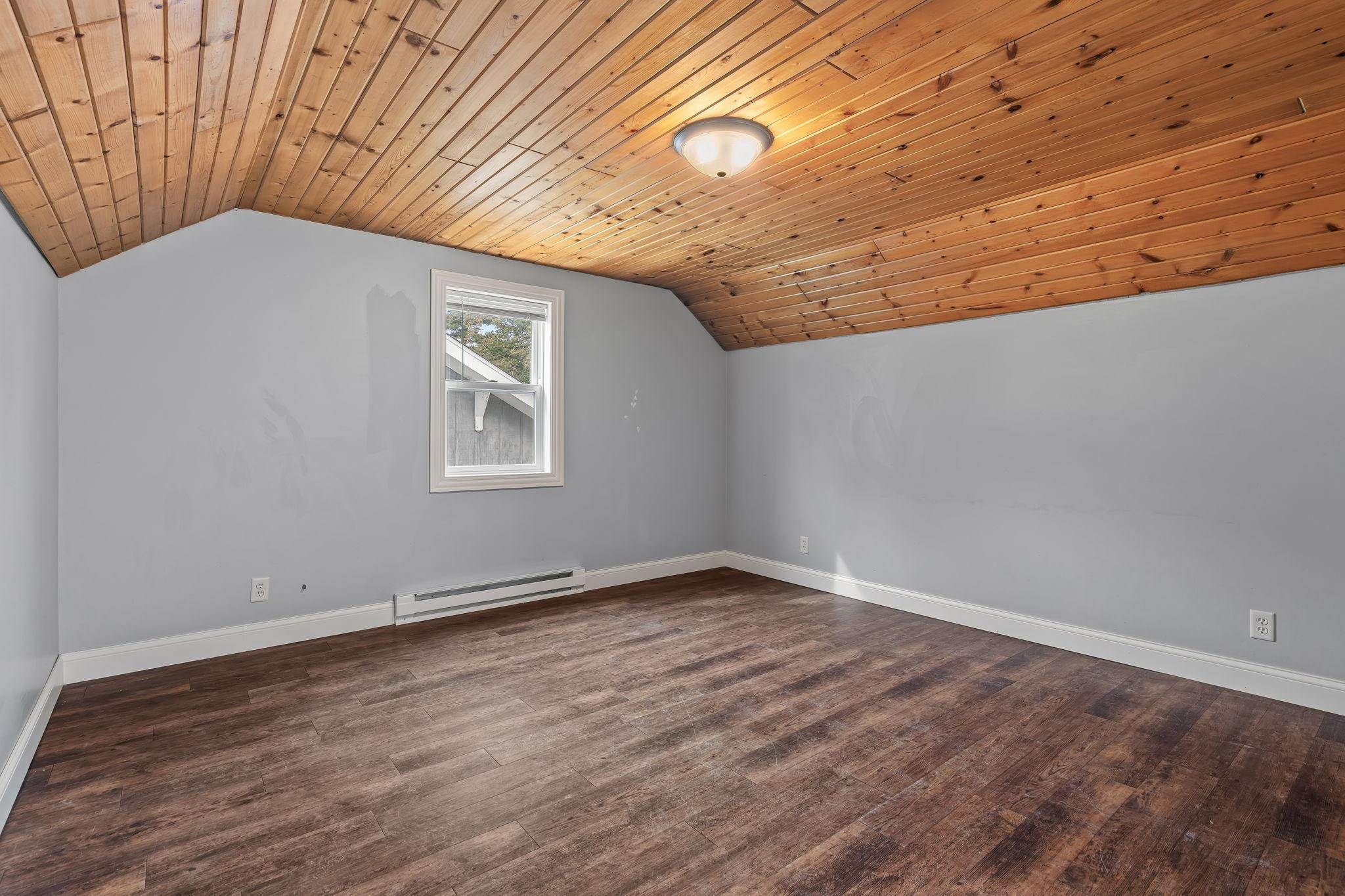 143 Maple Street E Property Photo 23