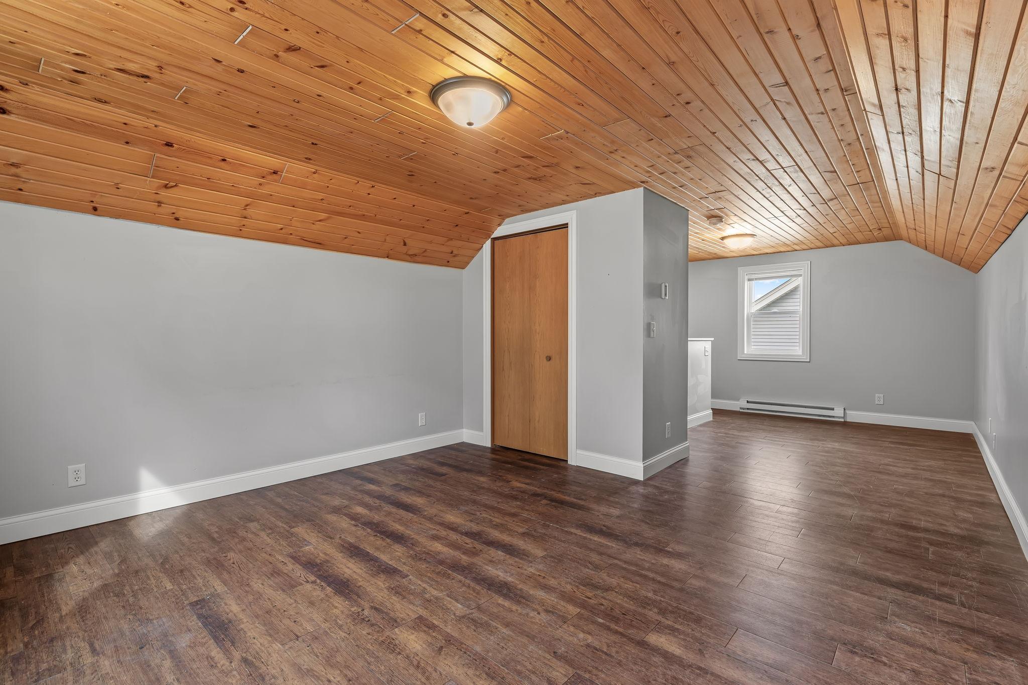 143 Maple Street E Property Photo 24