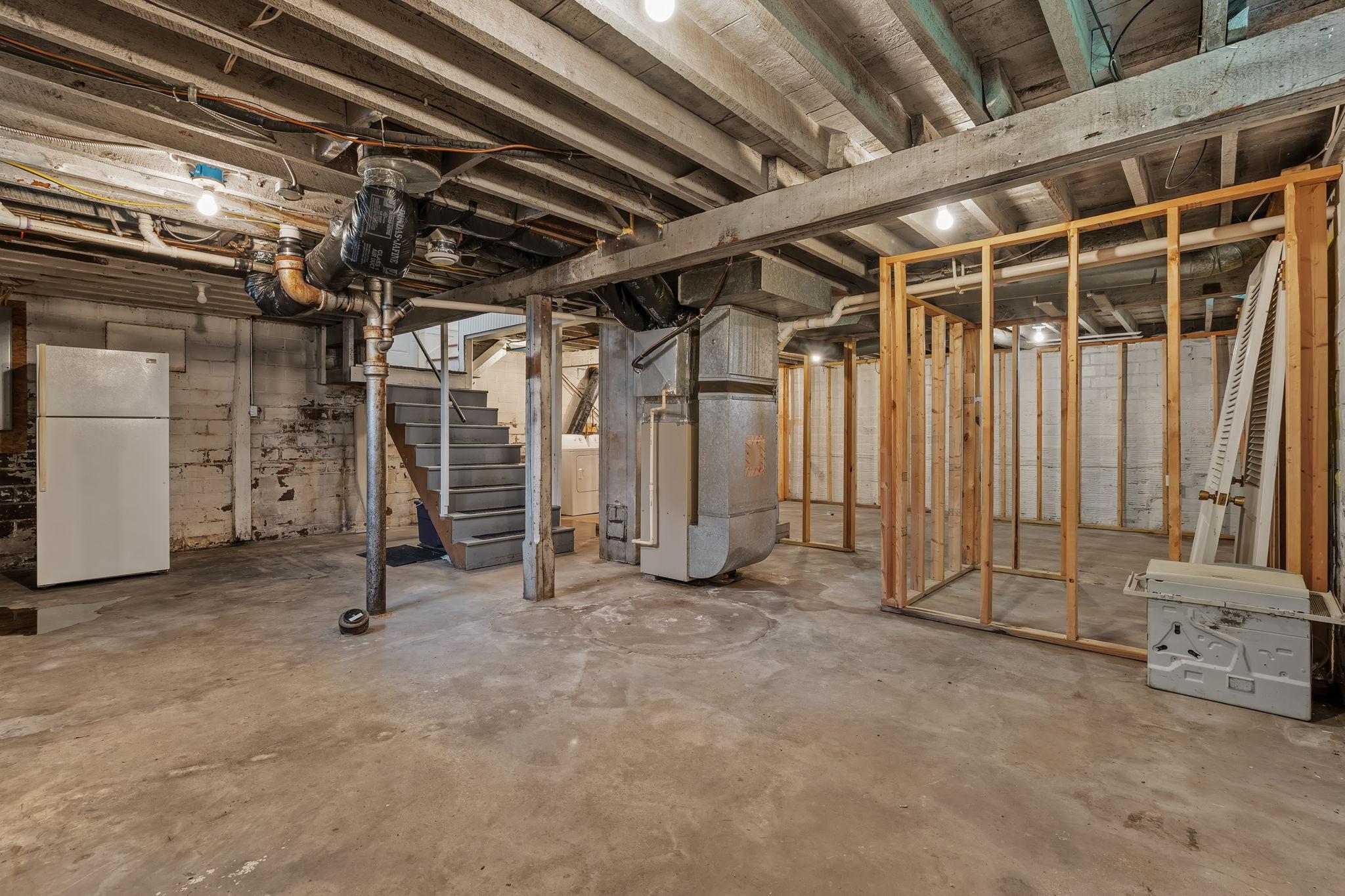 143 Maple Street E Property Photo 25