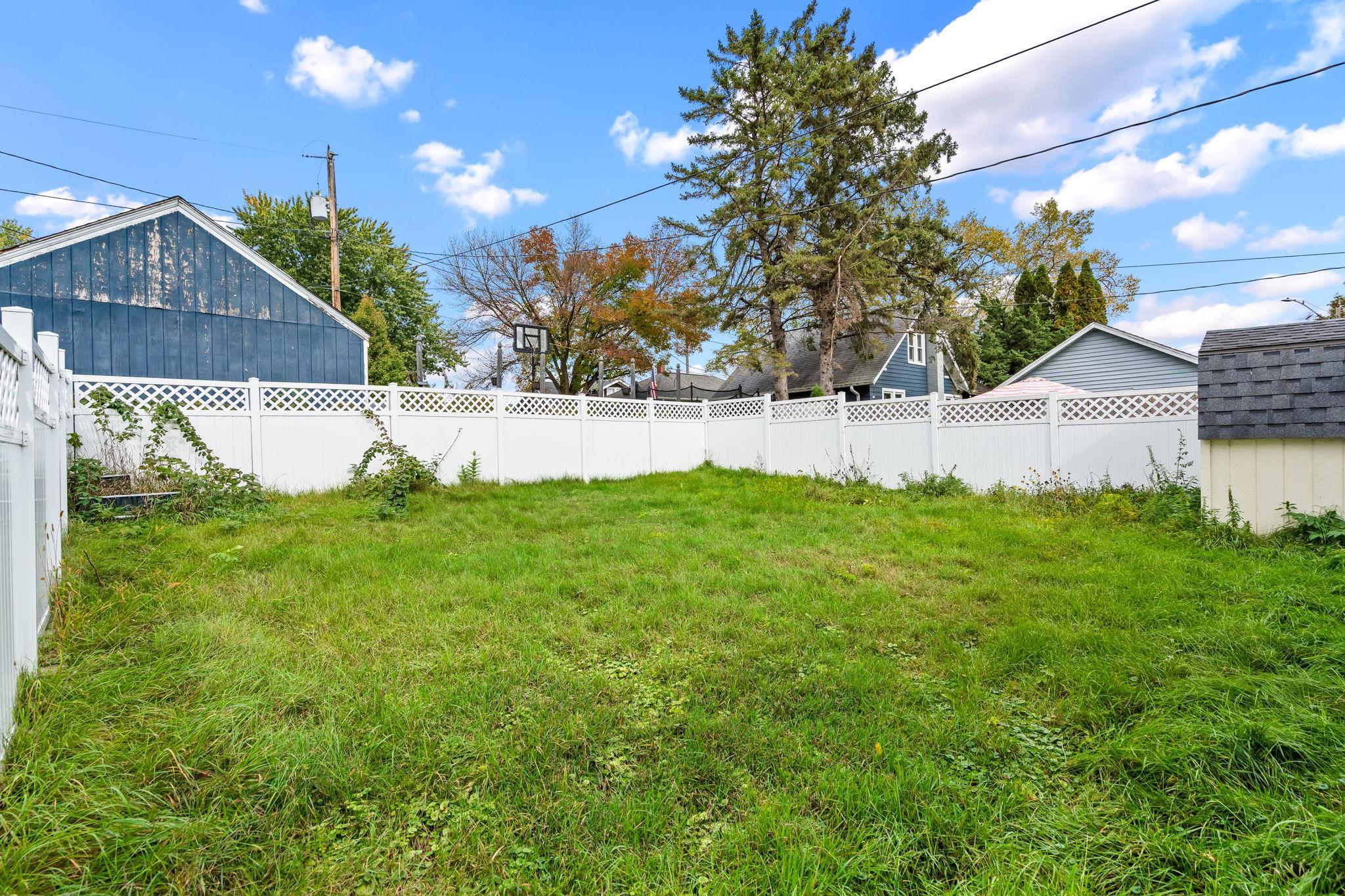 143 Maple Street E Property Photo 28