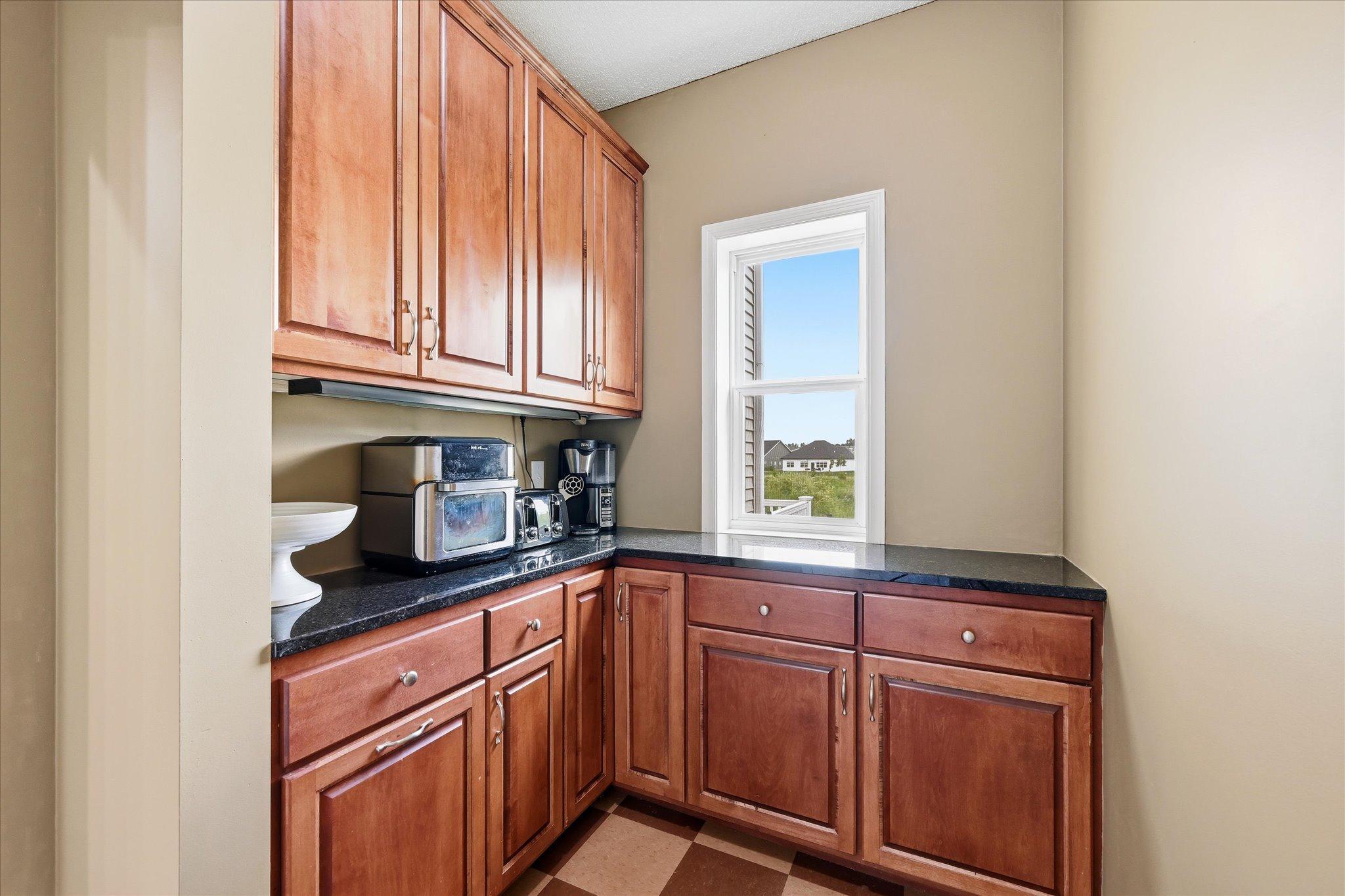 2410 Meadow Drive Property Photo 11