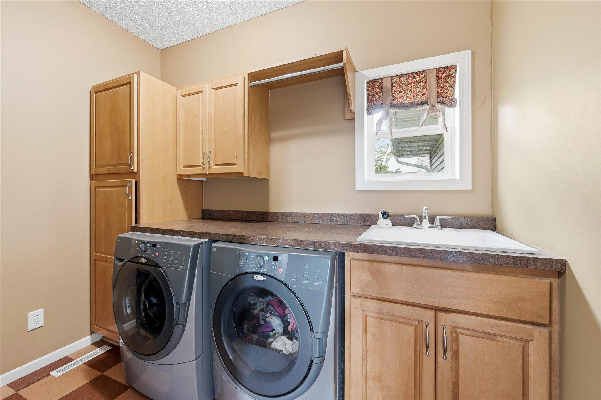 2410 Meadow Drive Property Photo 12