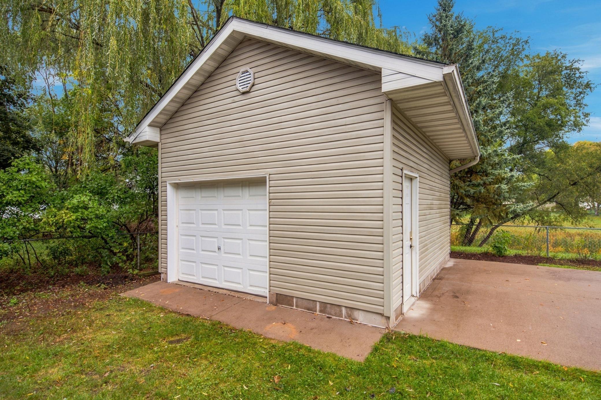 7615 118th Way N Property Photo 2