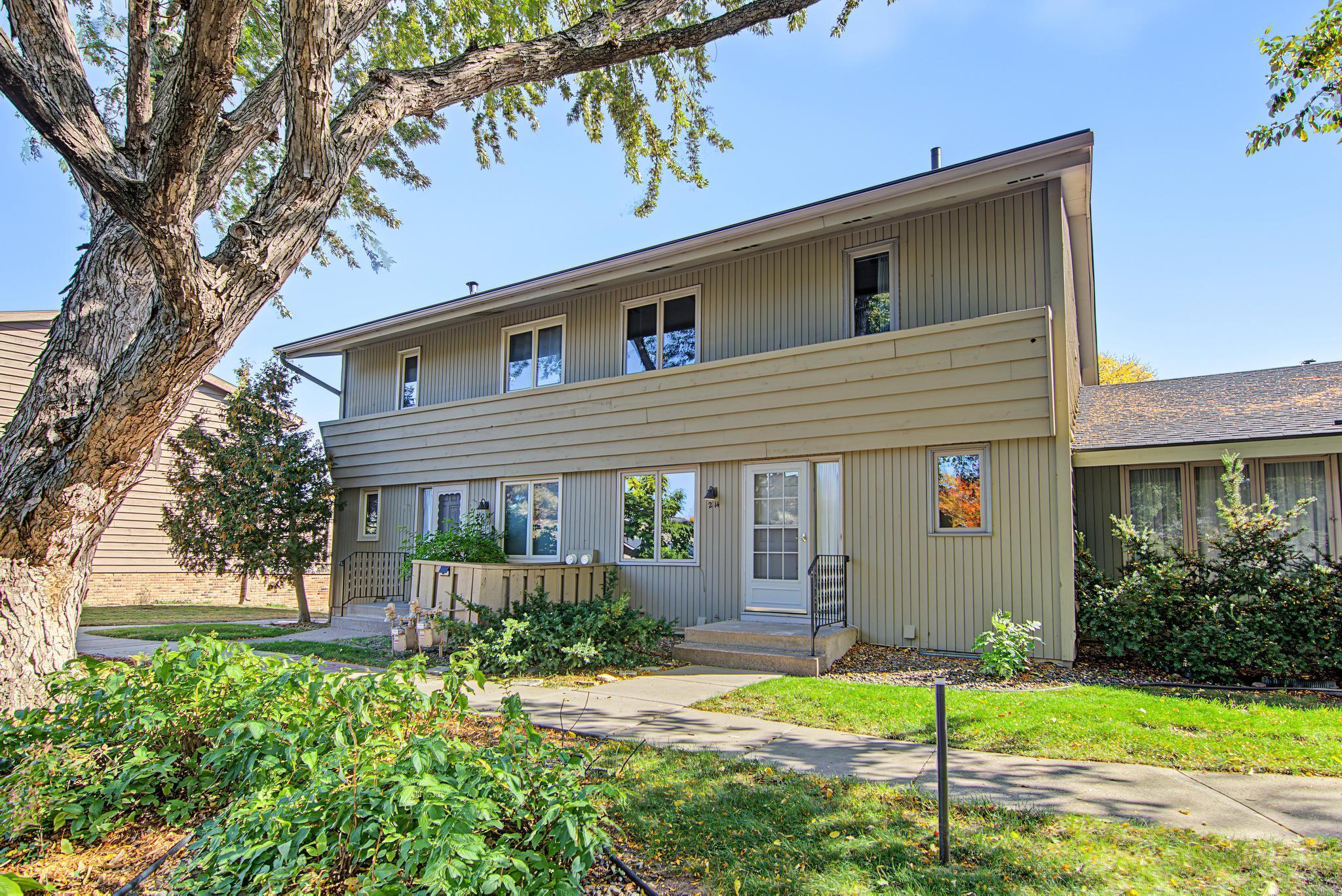214 Windsor Court Property Photo 1