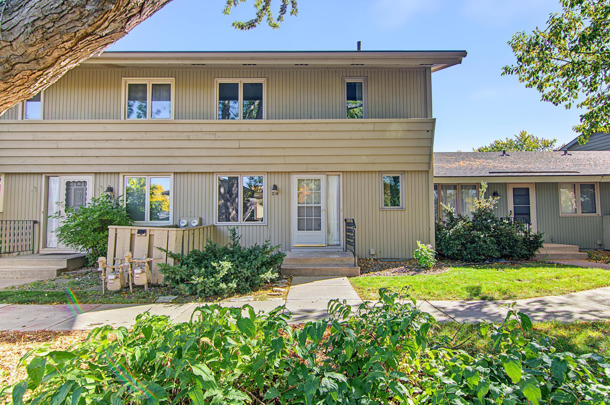 214 Windsor Court Property Photo 45