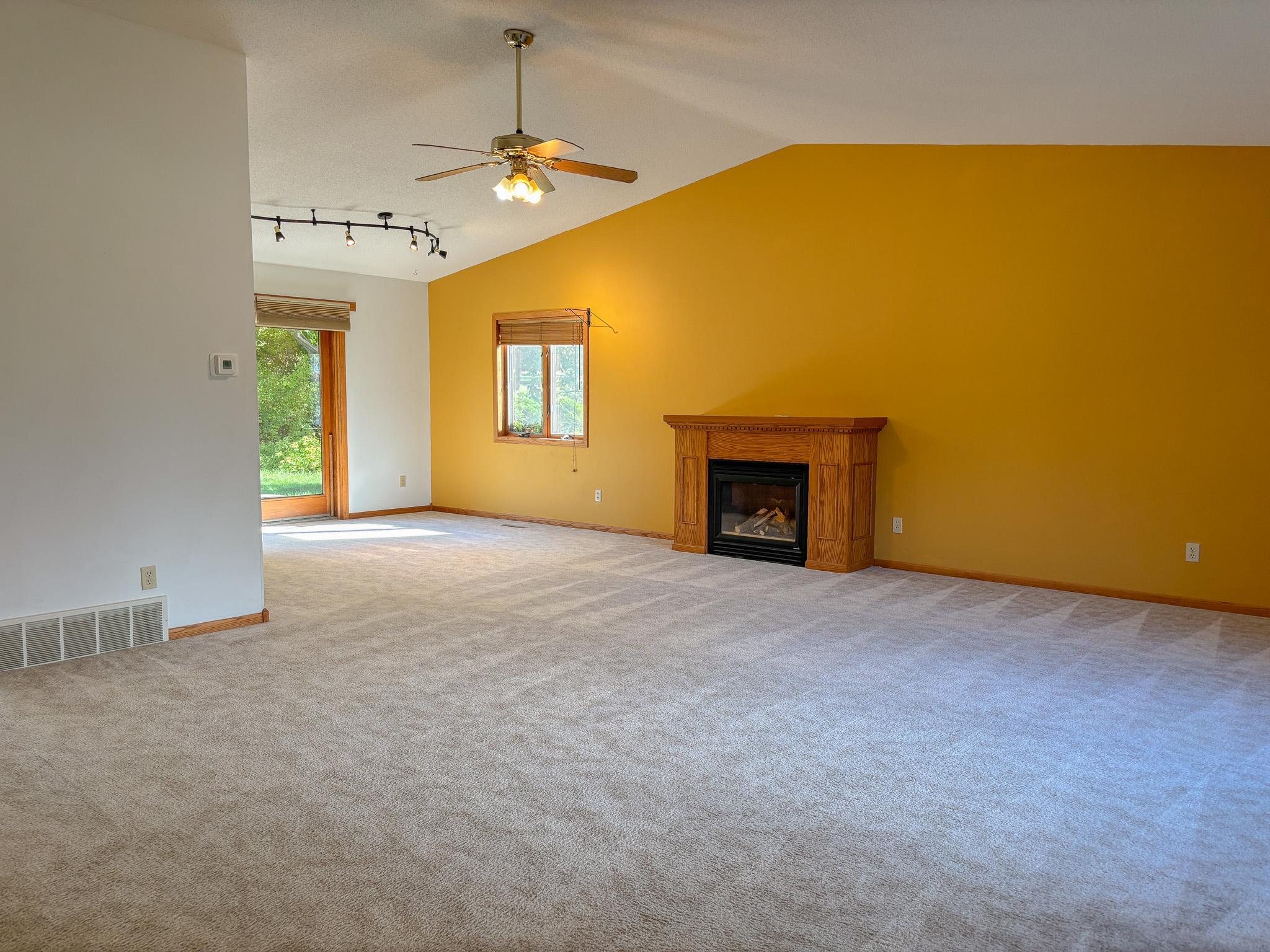 1727 S Court Street Property Photo 5