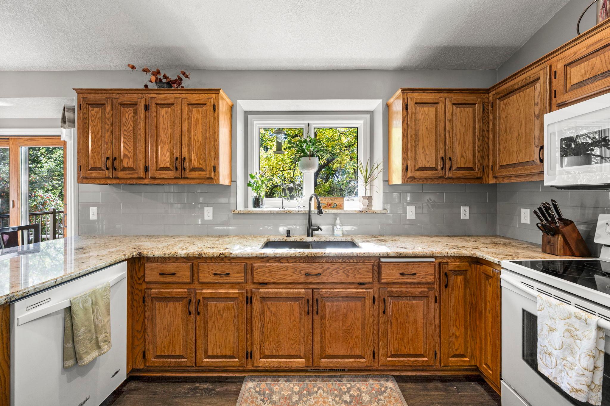 1205 Hilloway Circle Property Photo 9