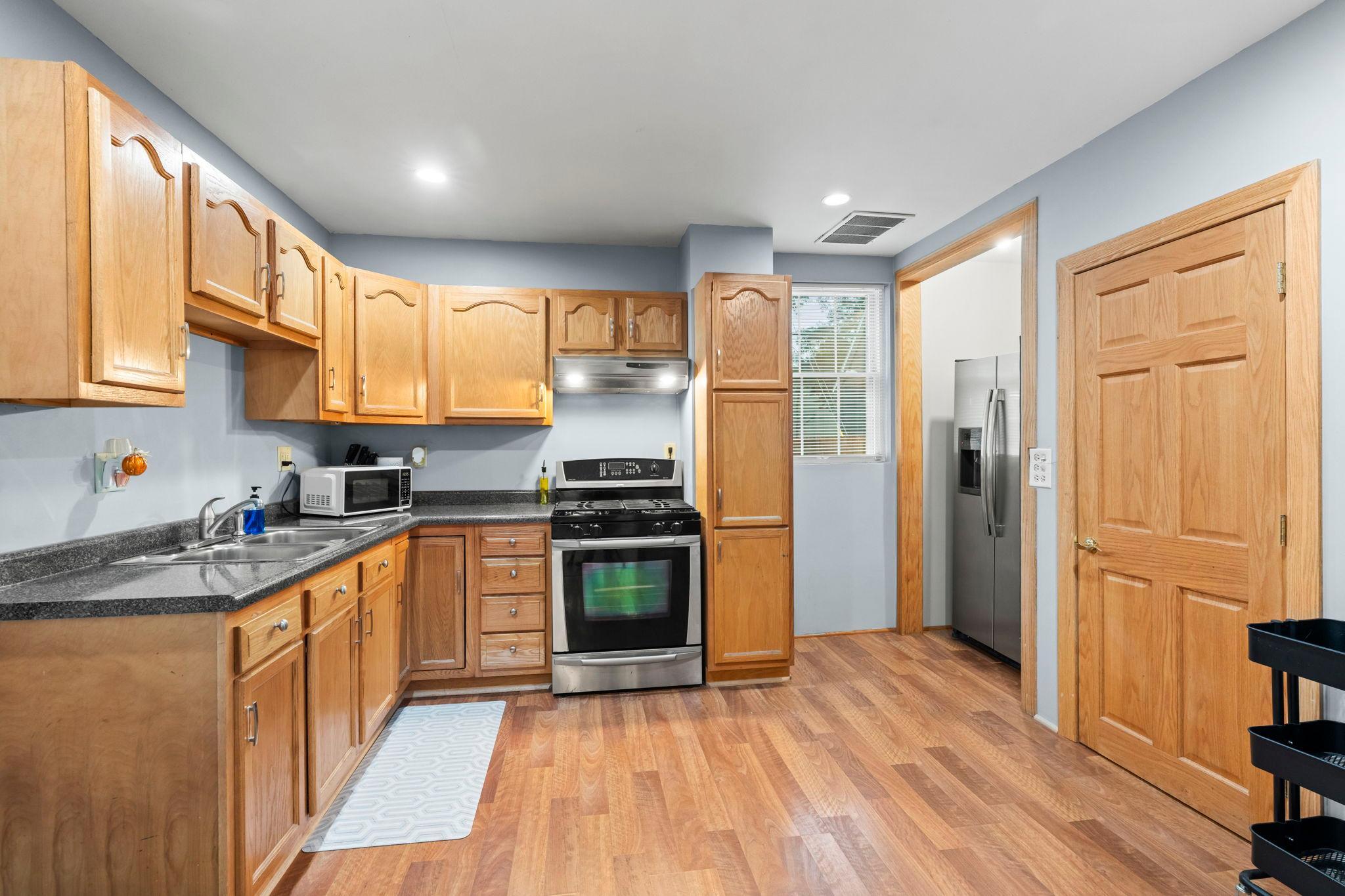 909 Park Street Property Photo 10
