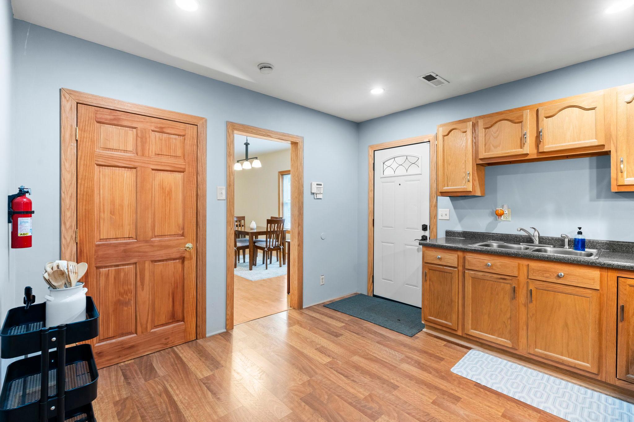 909 Park Street Property Photo 11