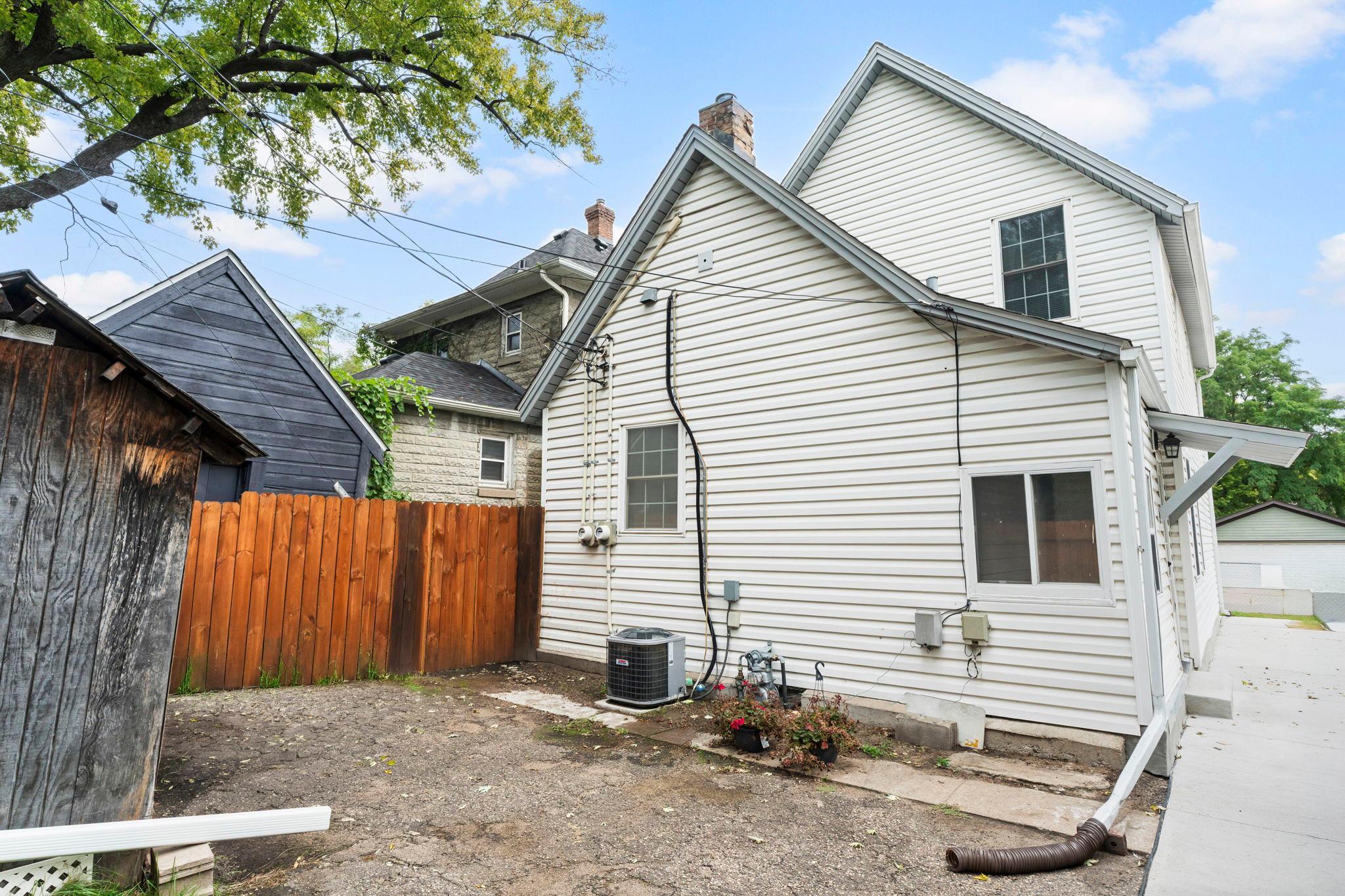 909 Park Street Property Photo 25