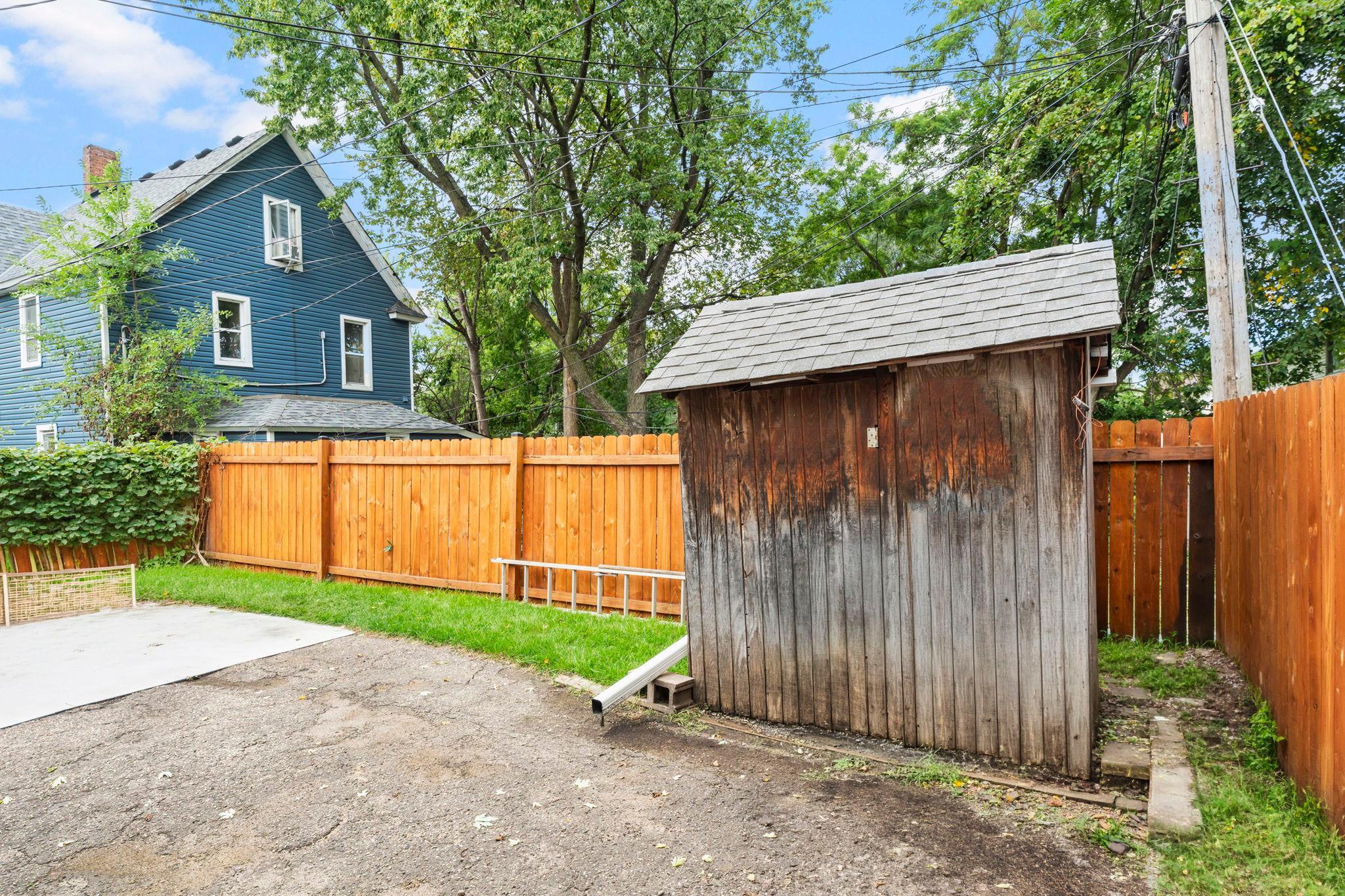909 Park Street Property Photo 26