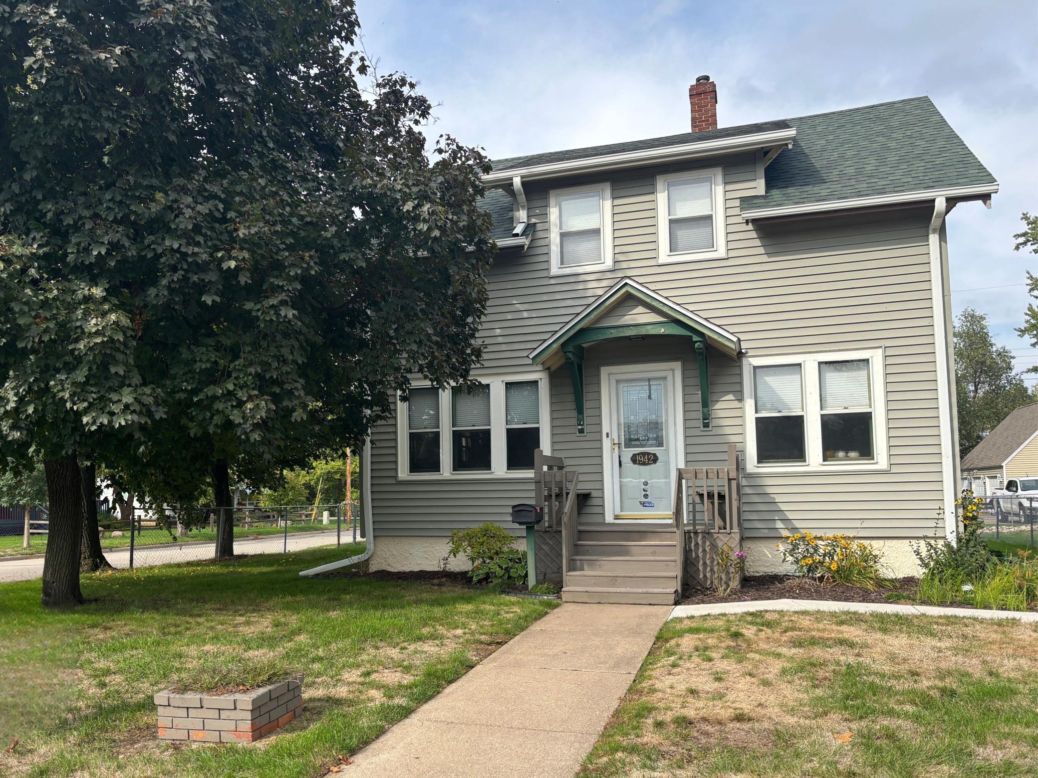 1942 W 5th Street Property Photo 1