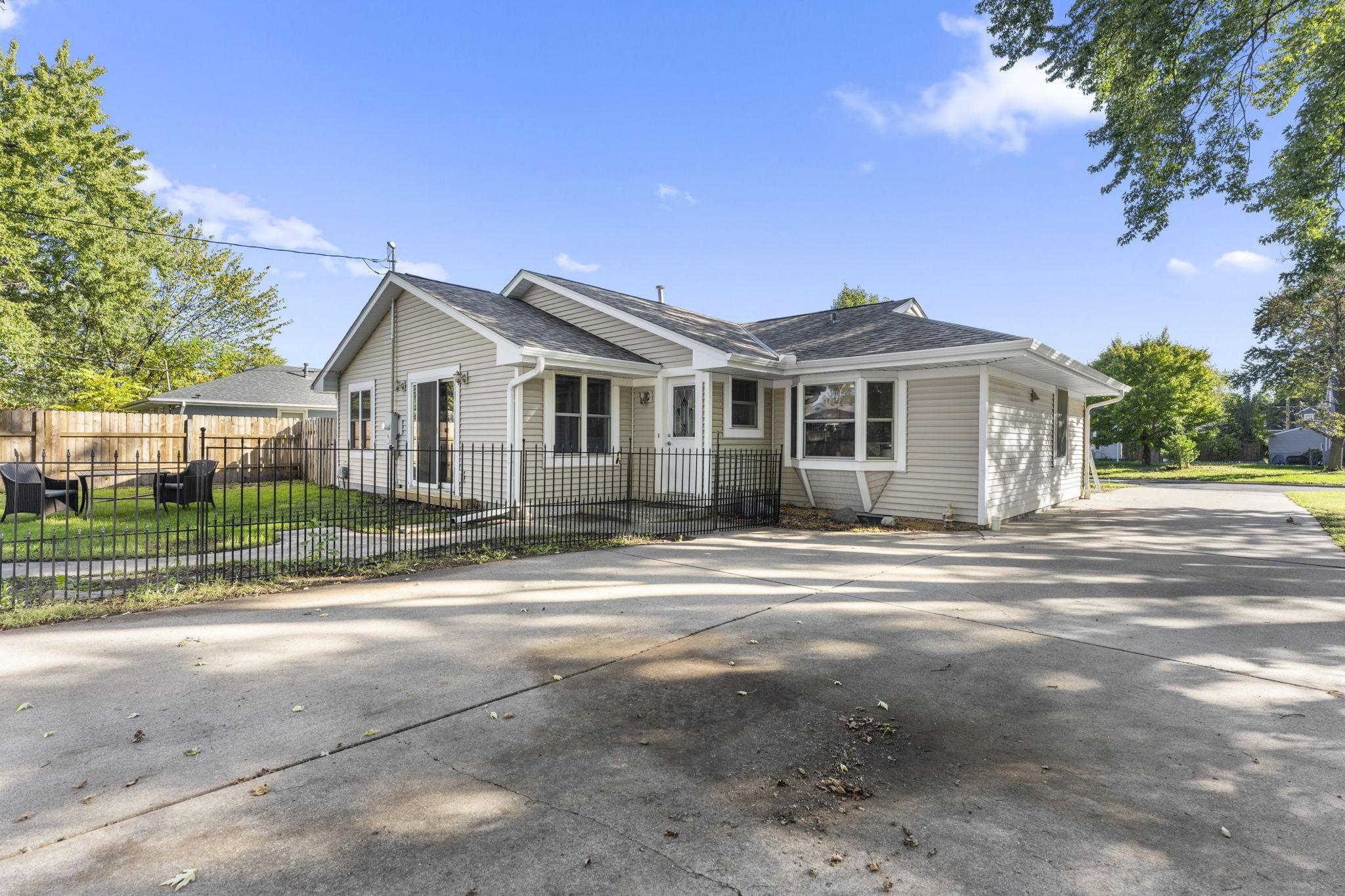 5347 Morgan Avenue N Property Photo 3