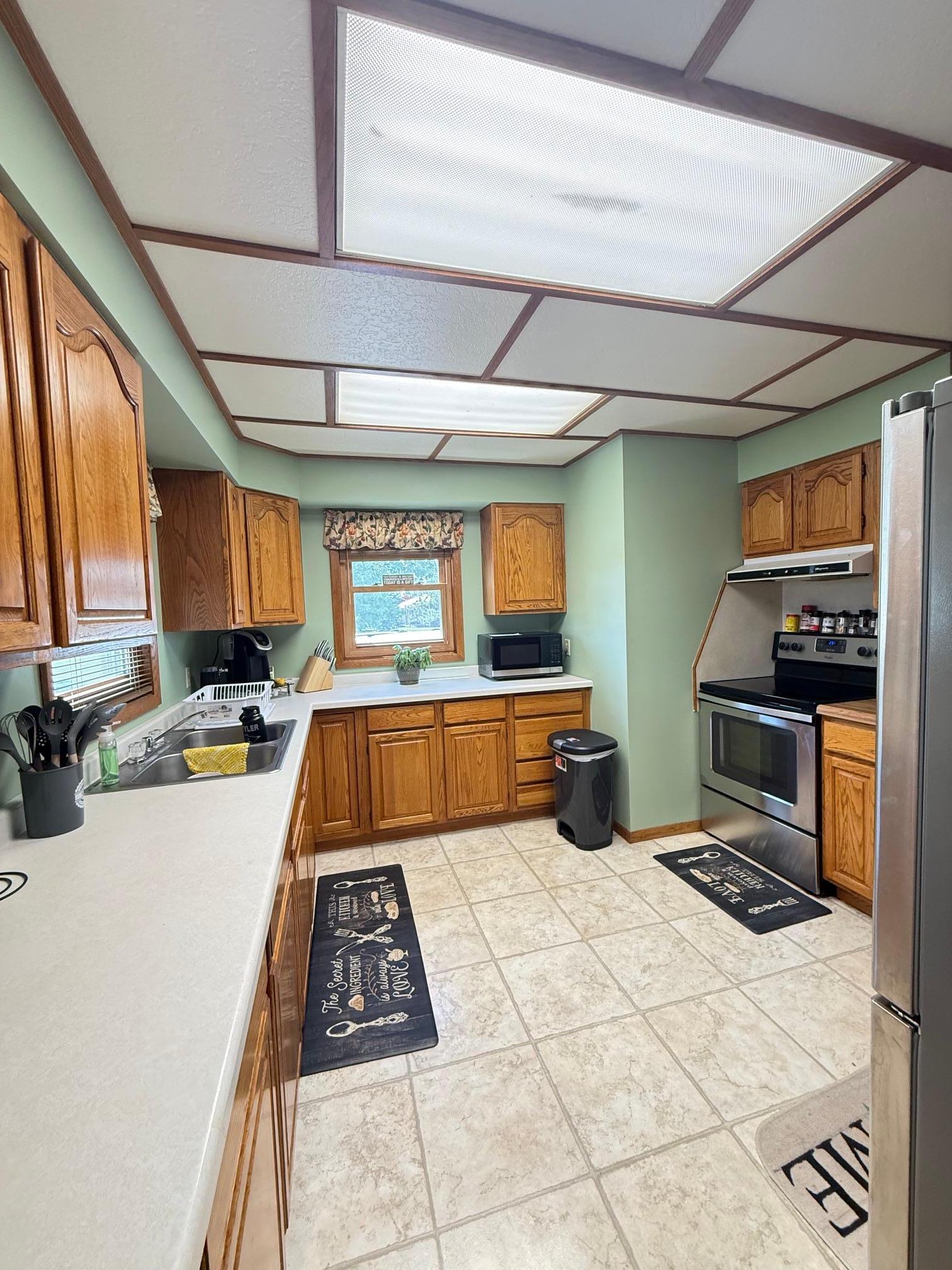 1019 Central Street W Property Photo 8