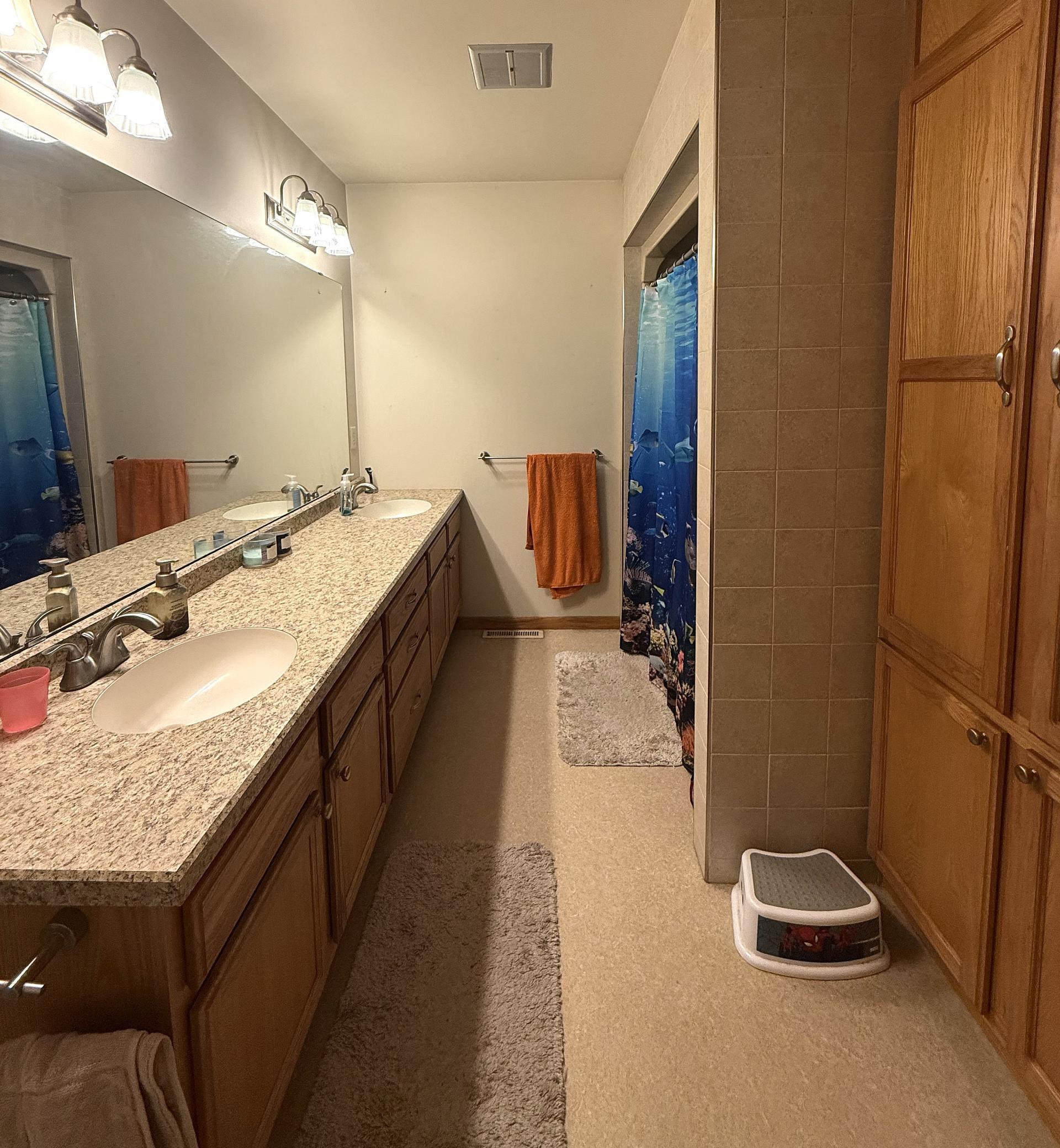 1019 Central Street W Property Photo 12