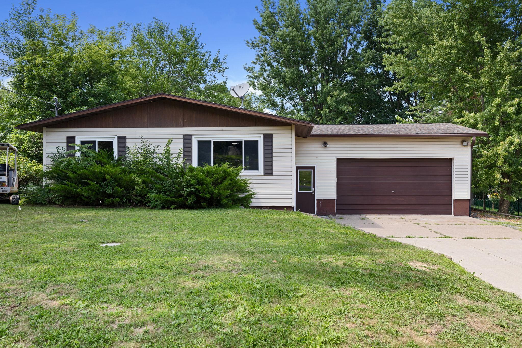 460 Center Street Property Photo 1