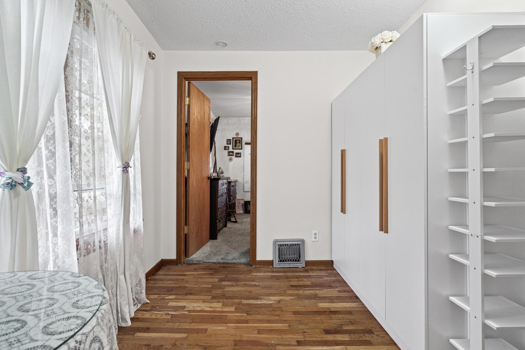 36 S Elm Street Property Photo 9