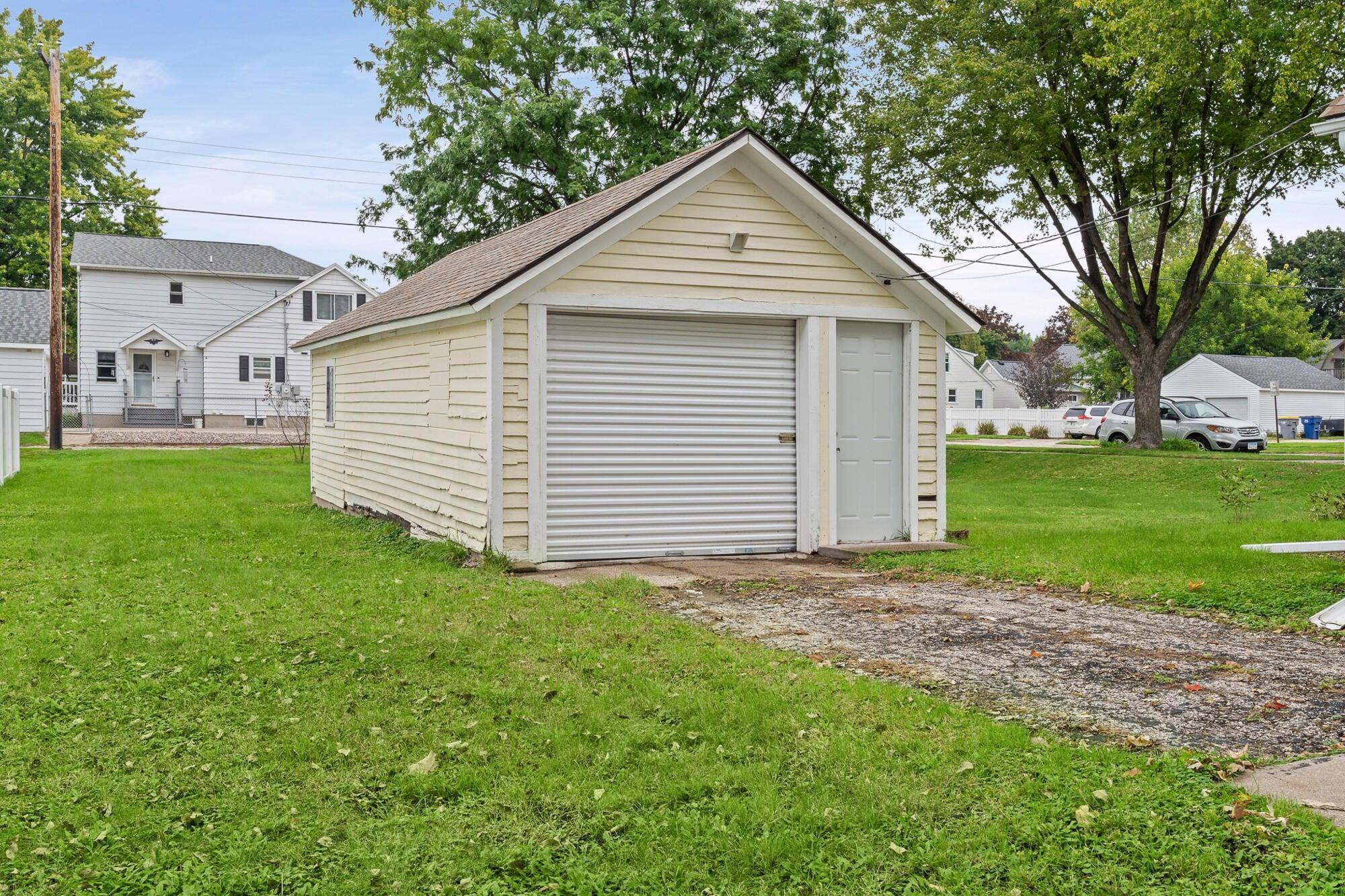 36 S Elm Street Property Photo 18