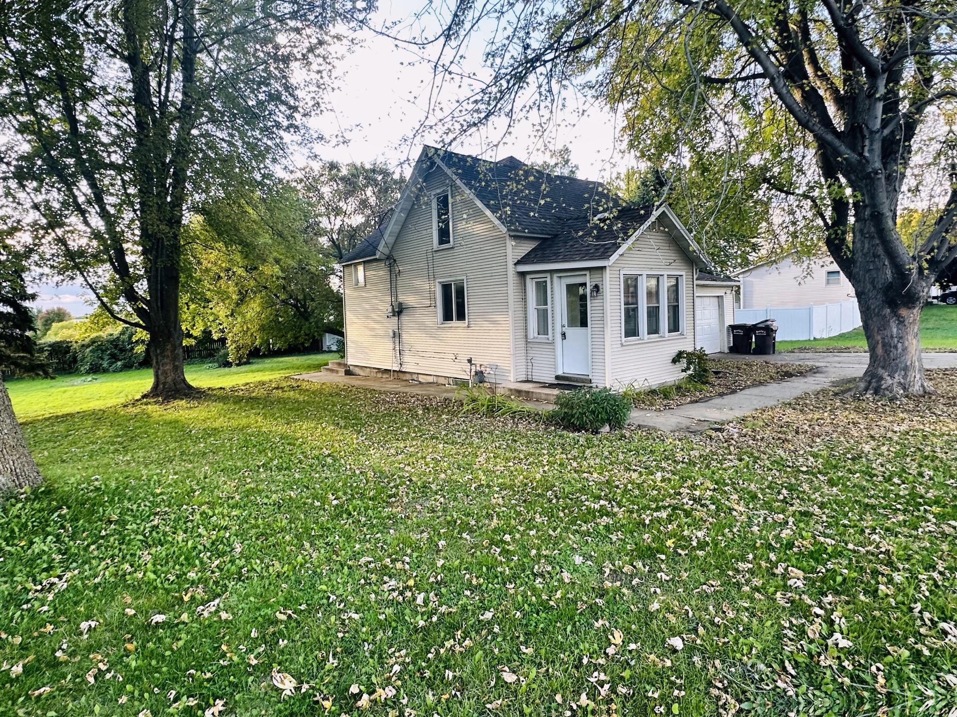 523 Oak Avenue N Property Photo 1