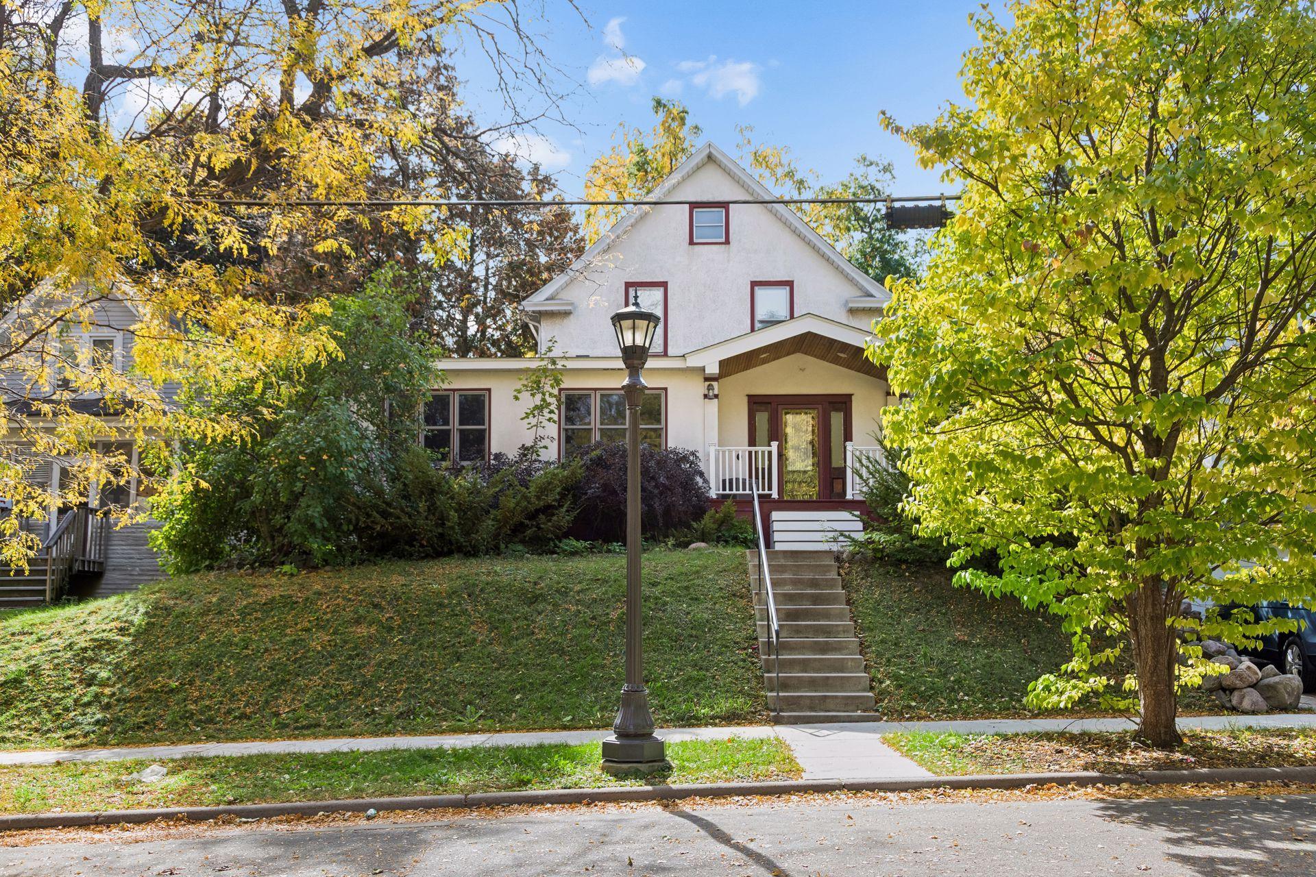 314 Baker Street W Property Photo 1