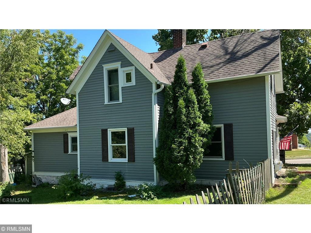 704 Mulberry Street W Property Photo 1