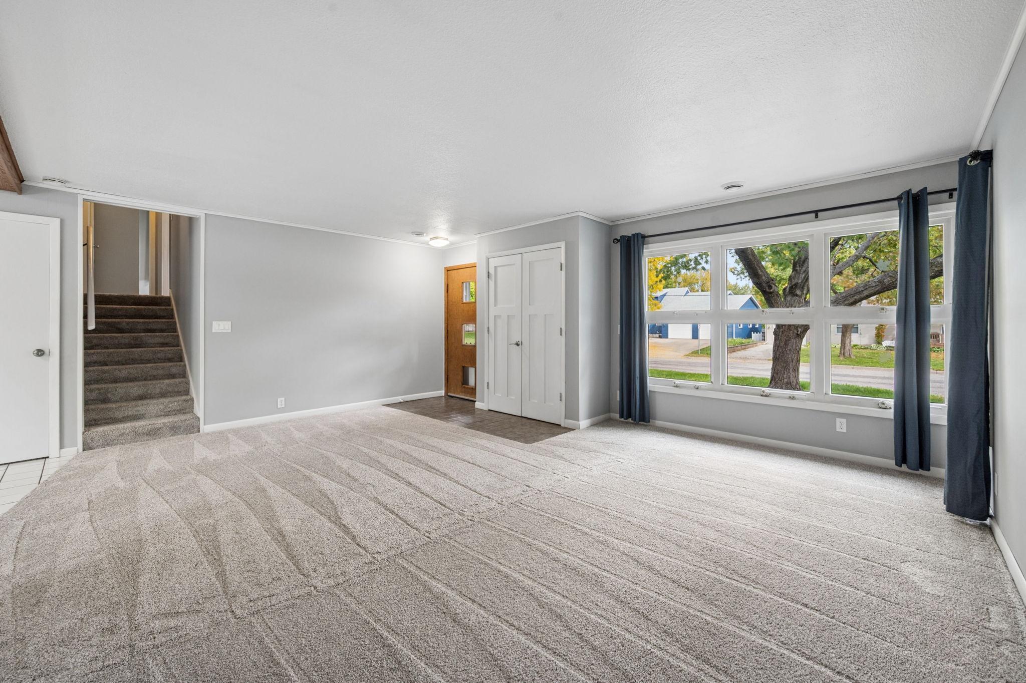 718 E River Street Property Photo 5