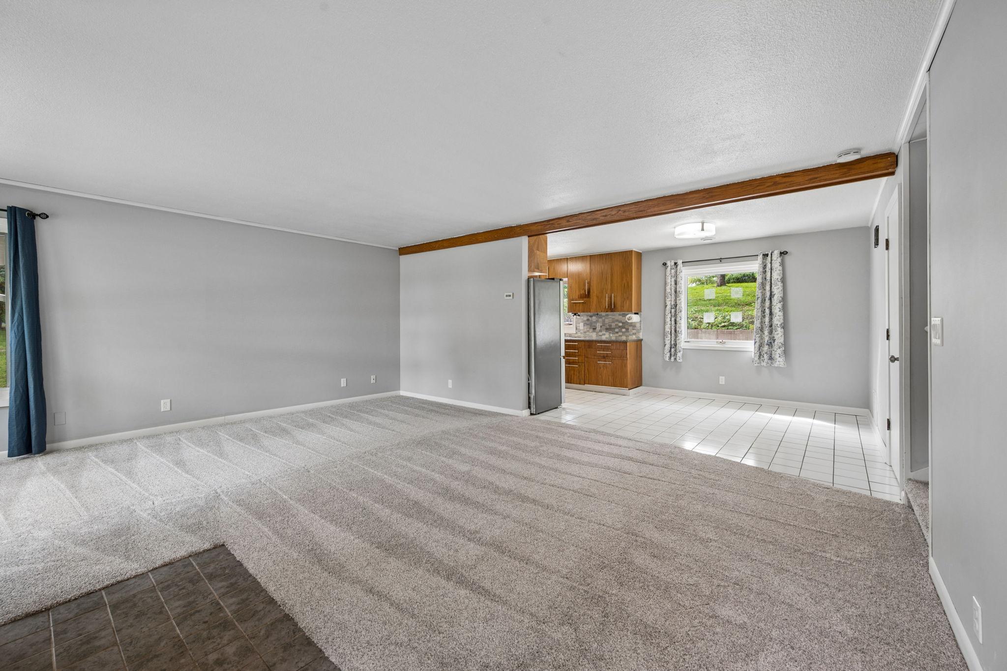 718 E River Street Property Photo 6