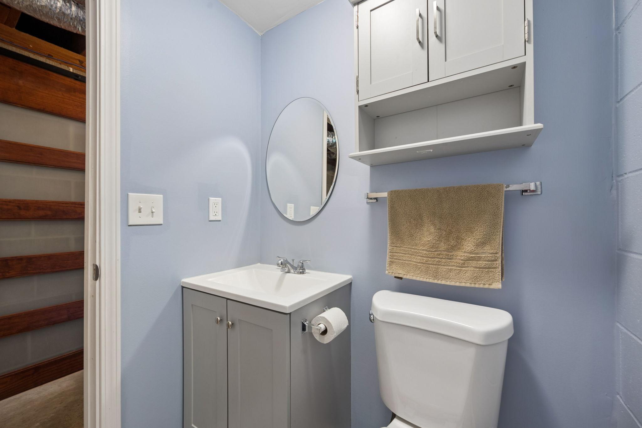718 E River Street Property Photo 10