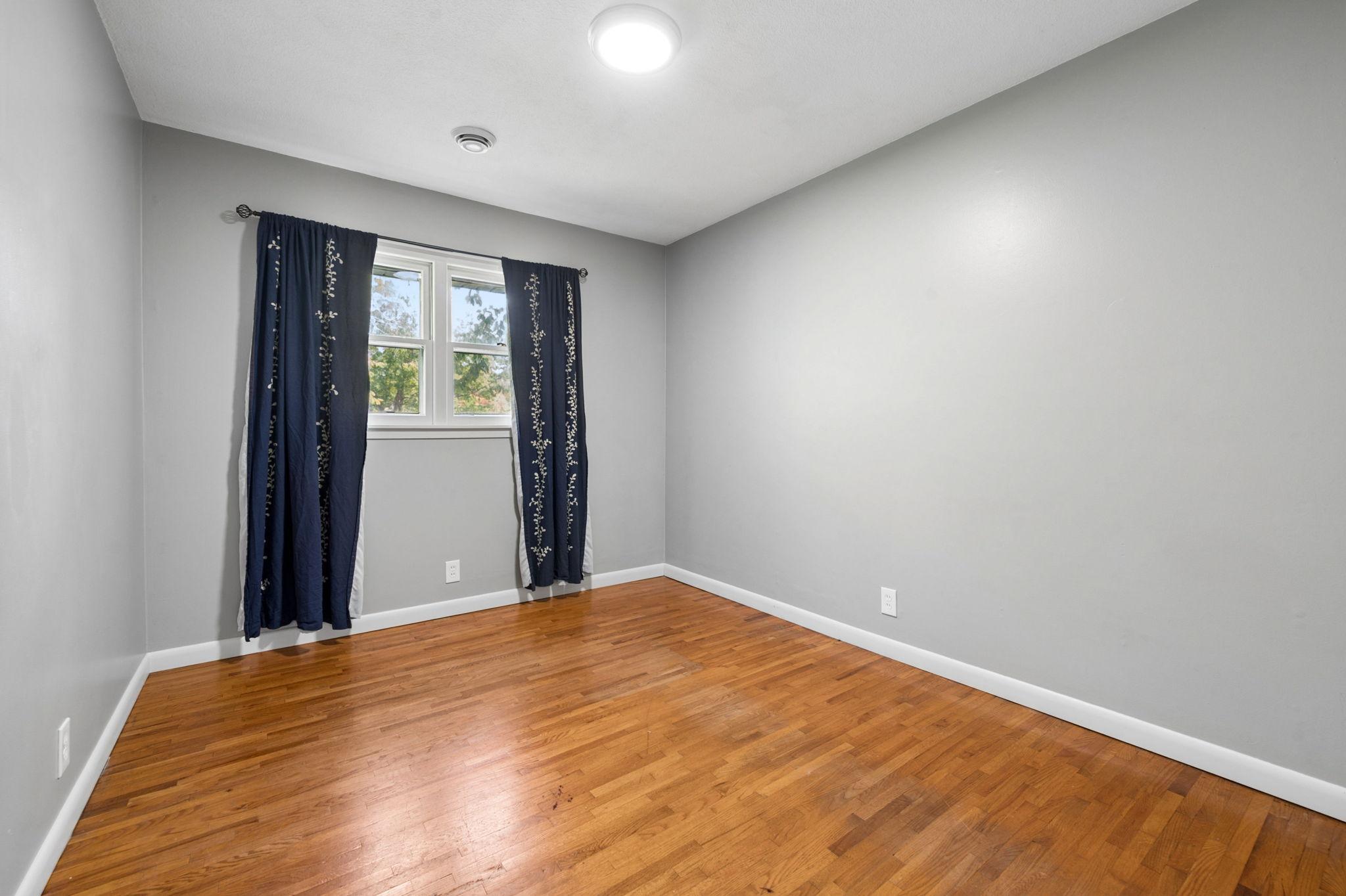 718 E River Street Property Photo 13
