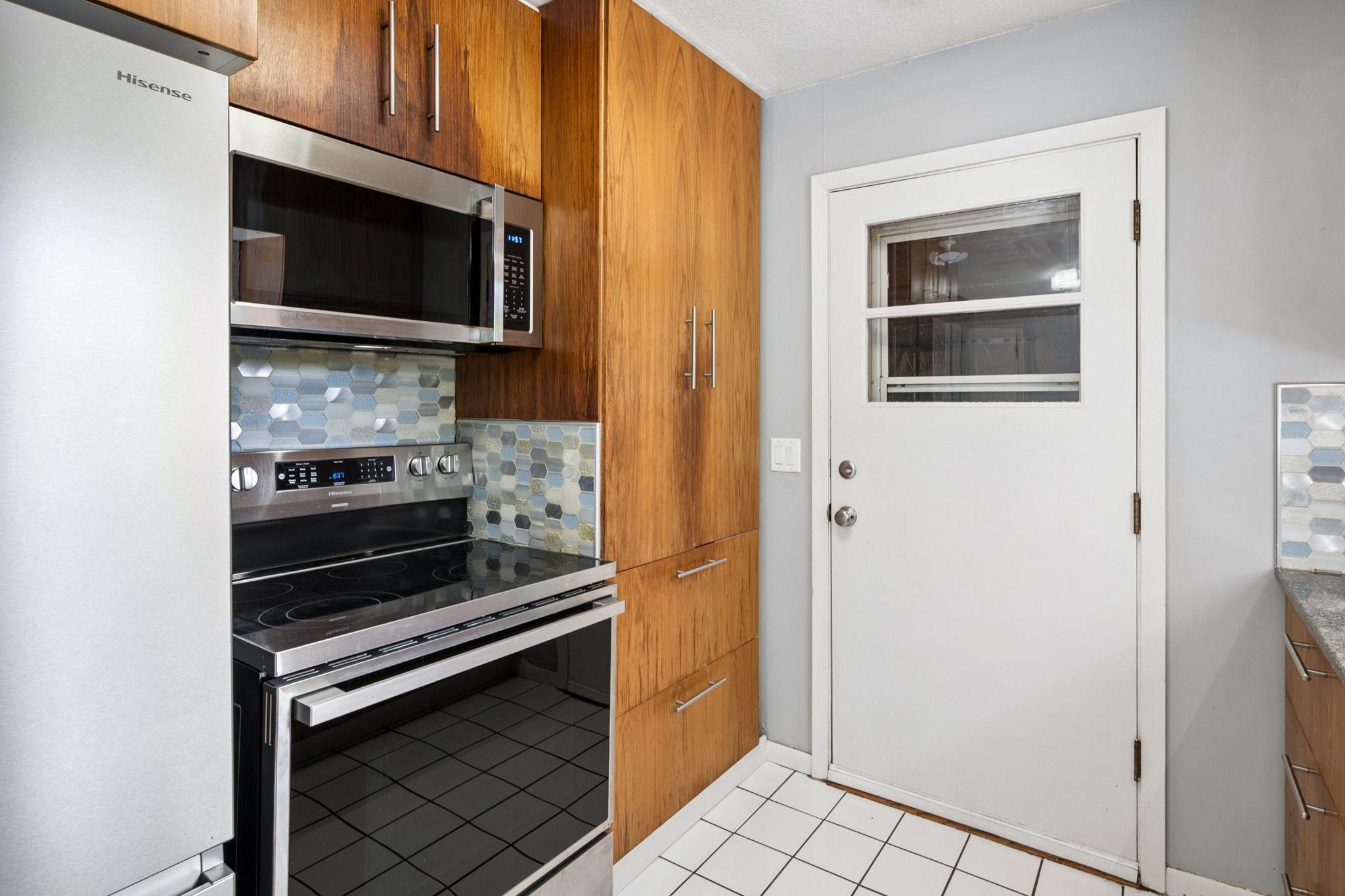 718 E River Street Property Photo 35