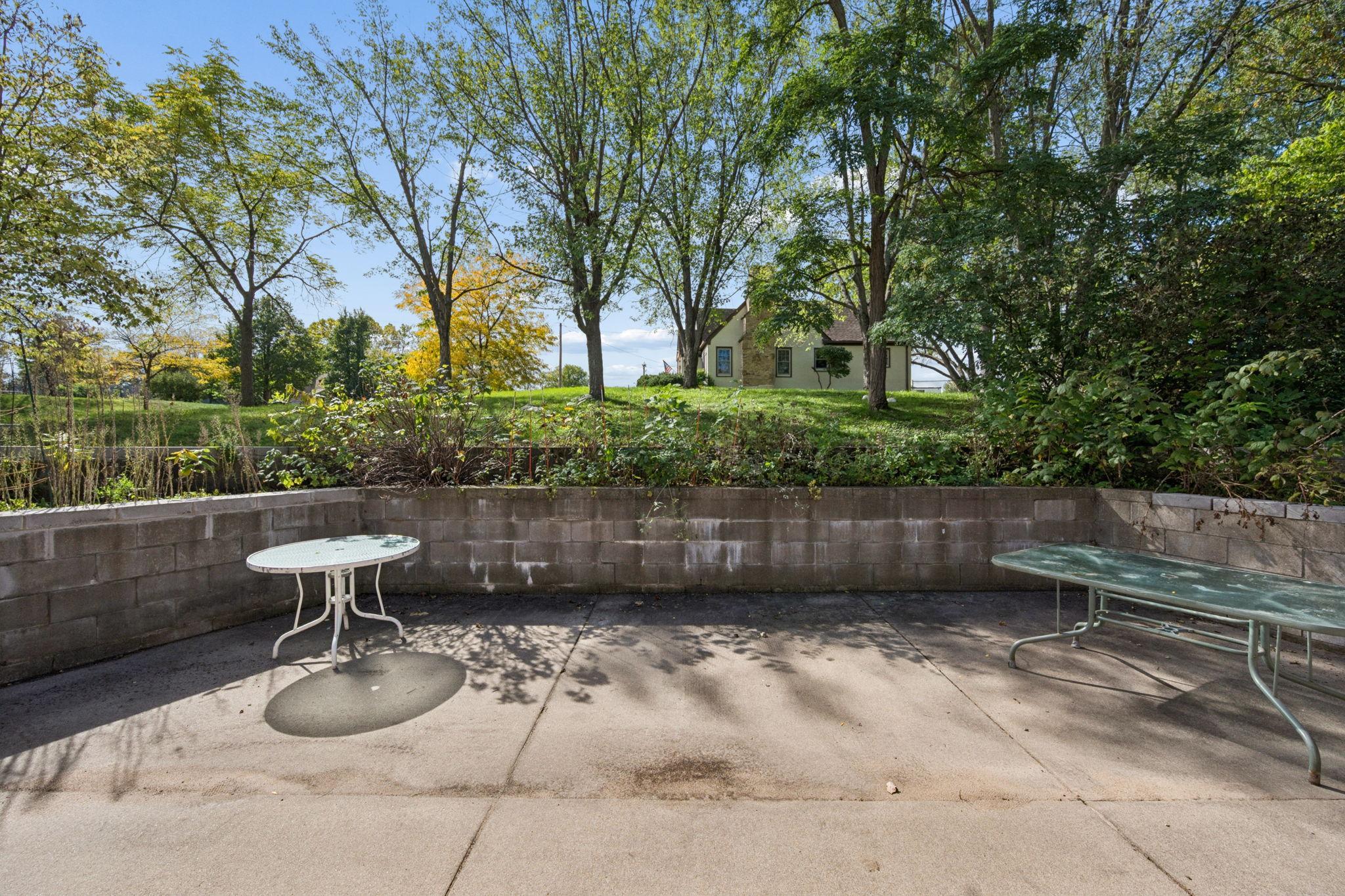 718 E River Street Property Photo 46