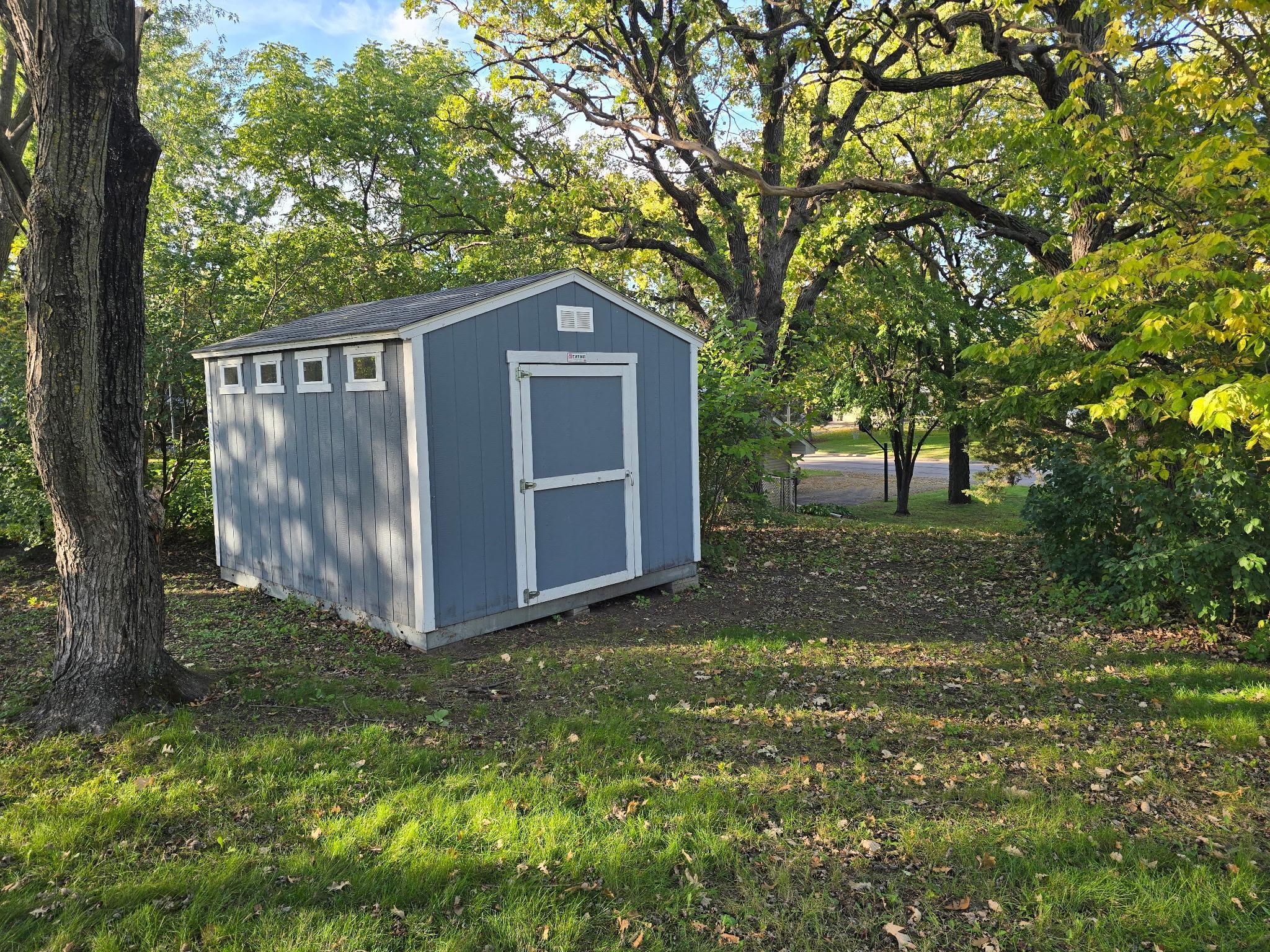 718 E River Street Property Photo 48