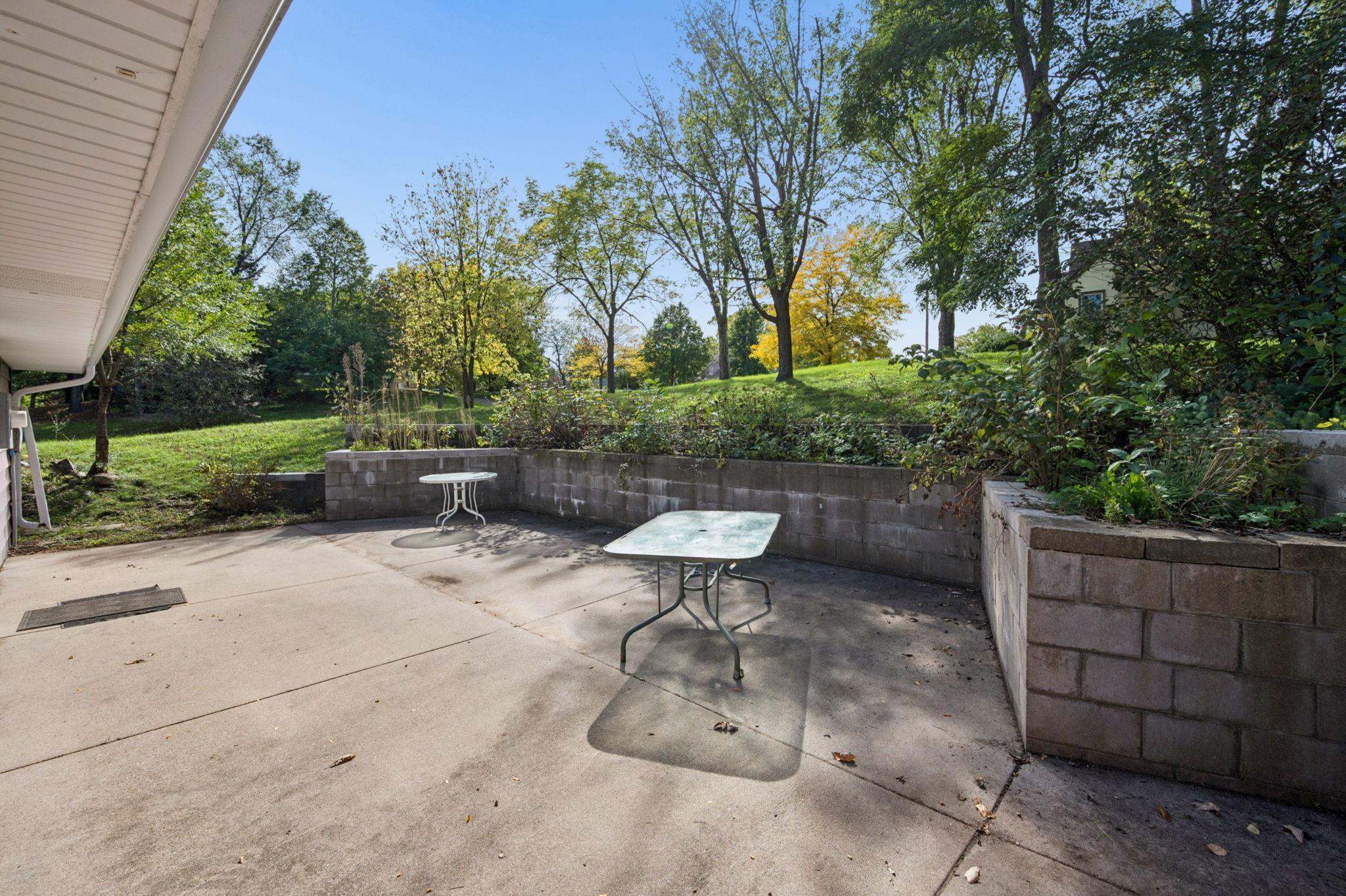 718 E River Street Property Photo 55
