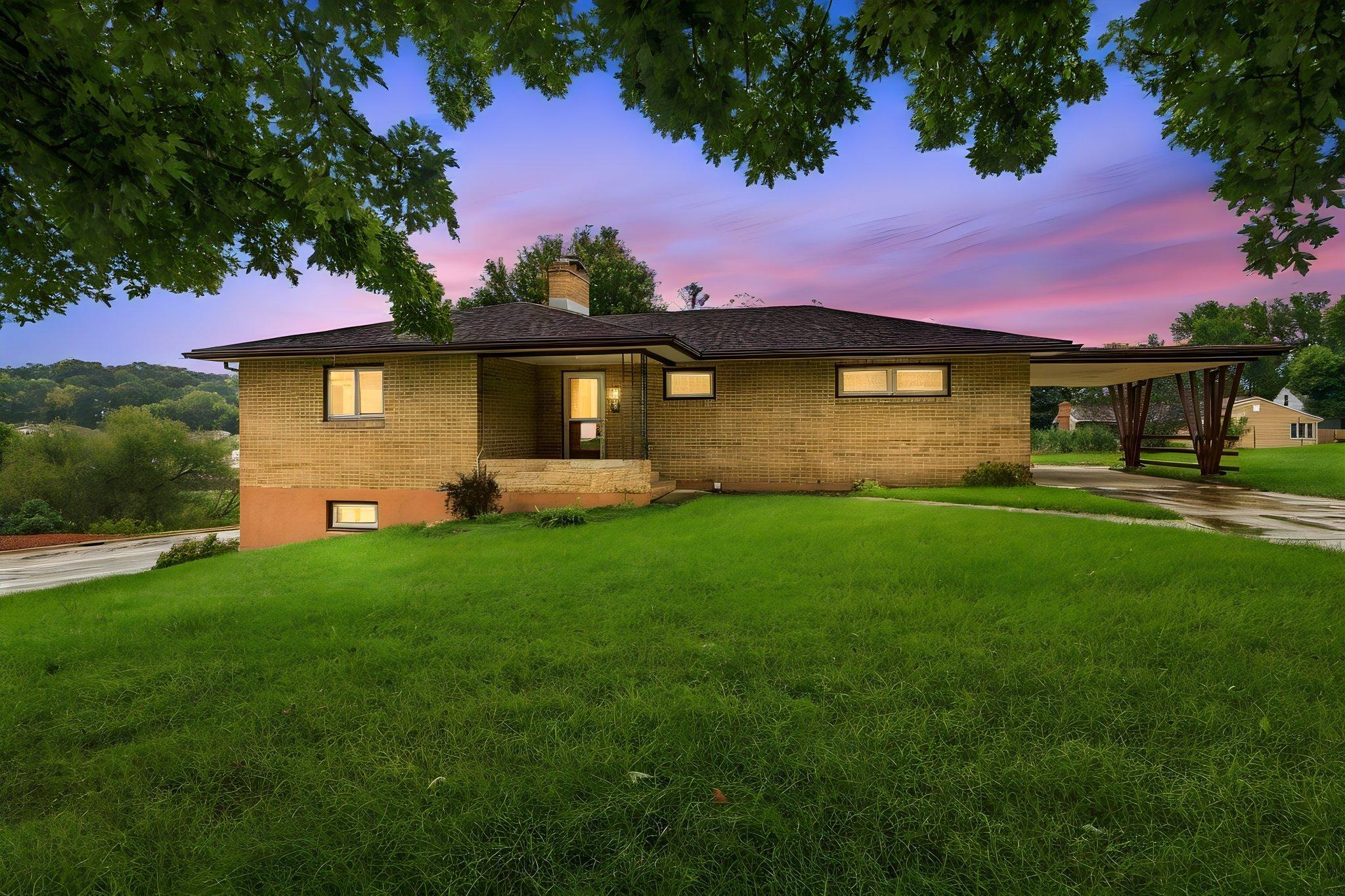 824 Brown Street Property Photo 1