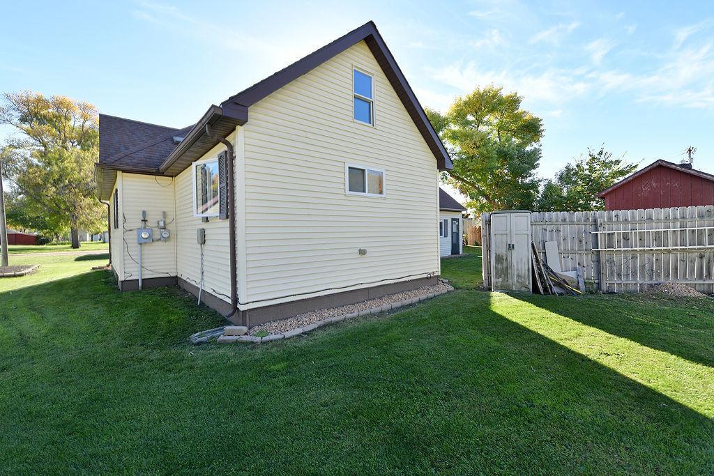 309 1st Avenue E Property Photo 11