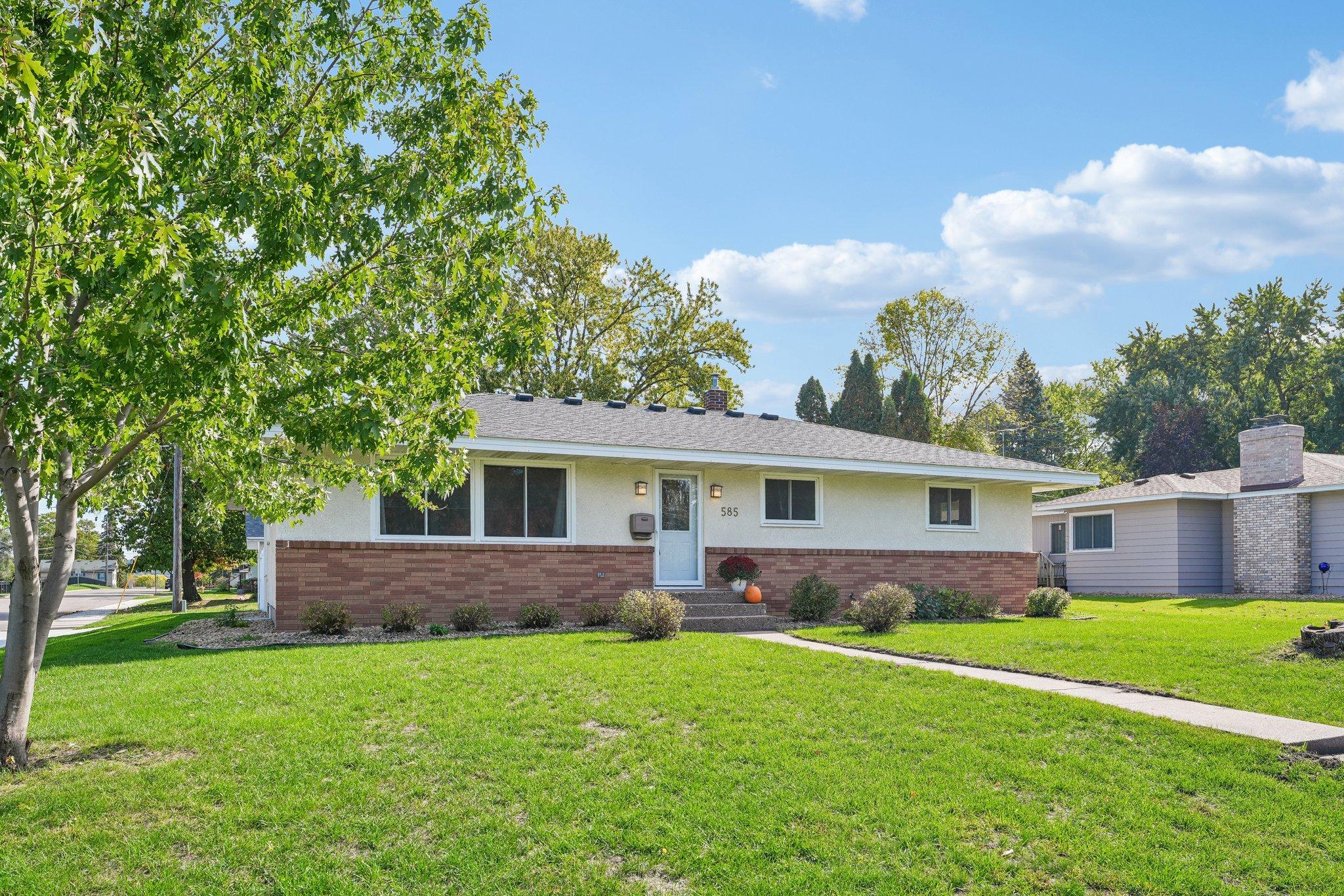 585 9th Street N Property Photo 1