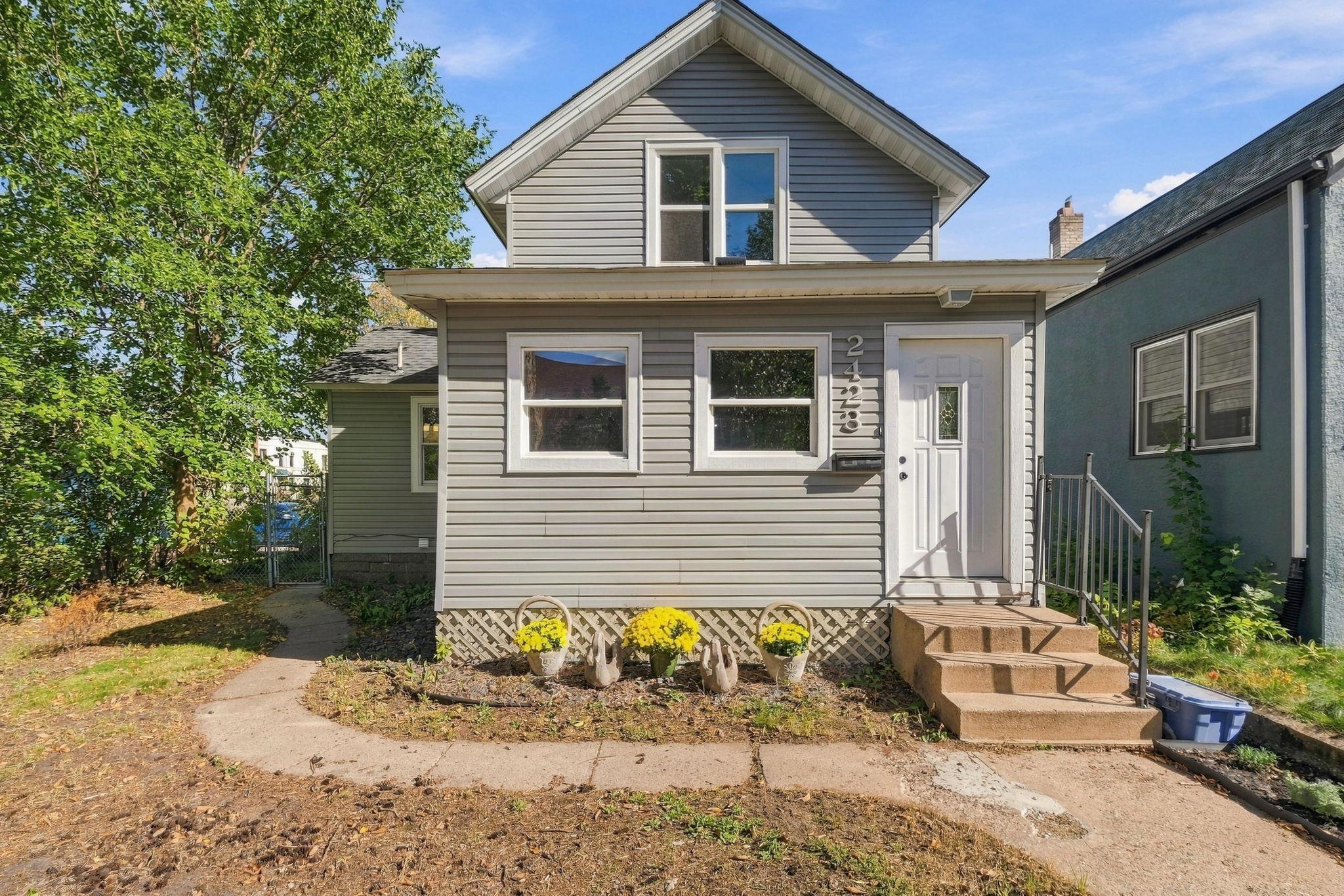 2423 Quincy Street Ne Property Photo 1