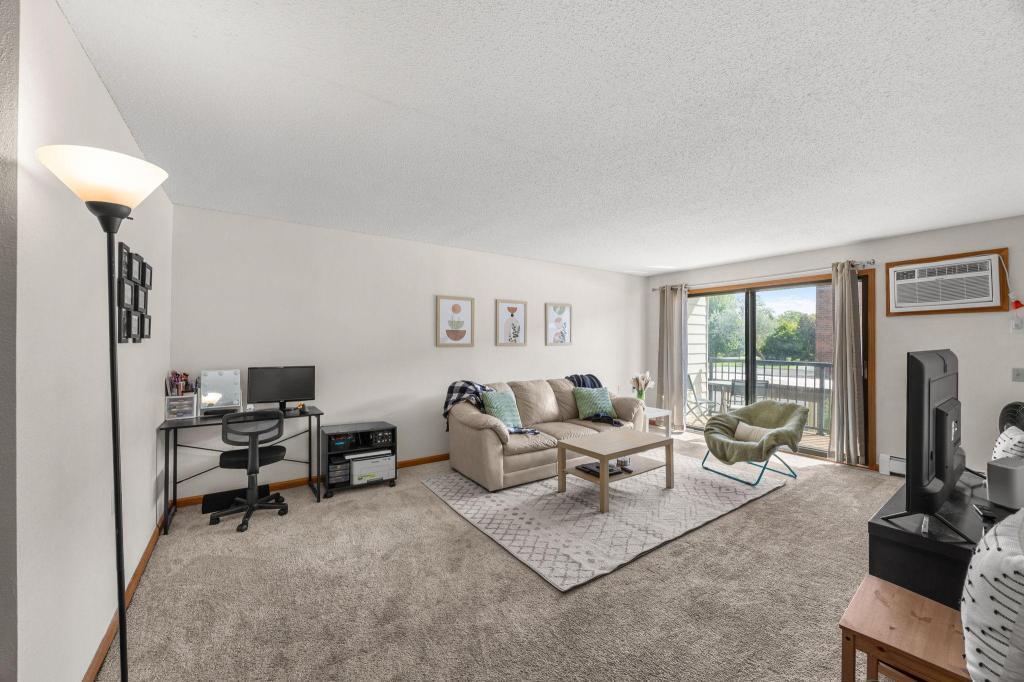 4 Pine Tree Drive 212 Property Photo 1