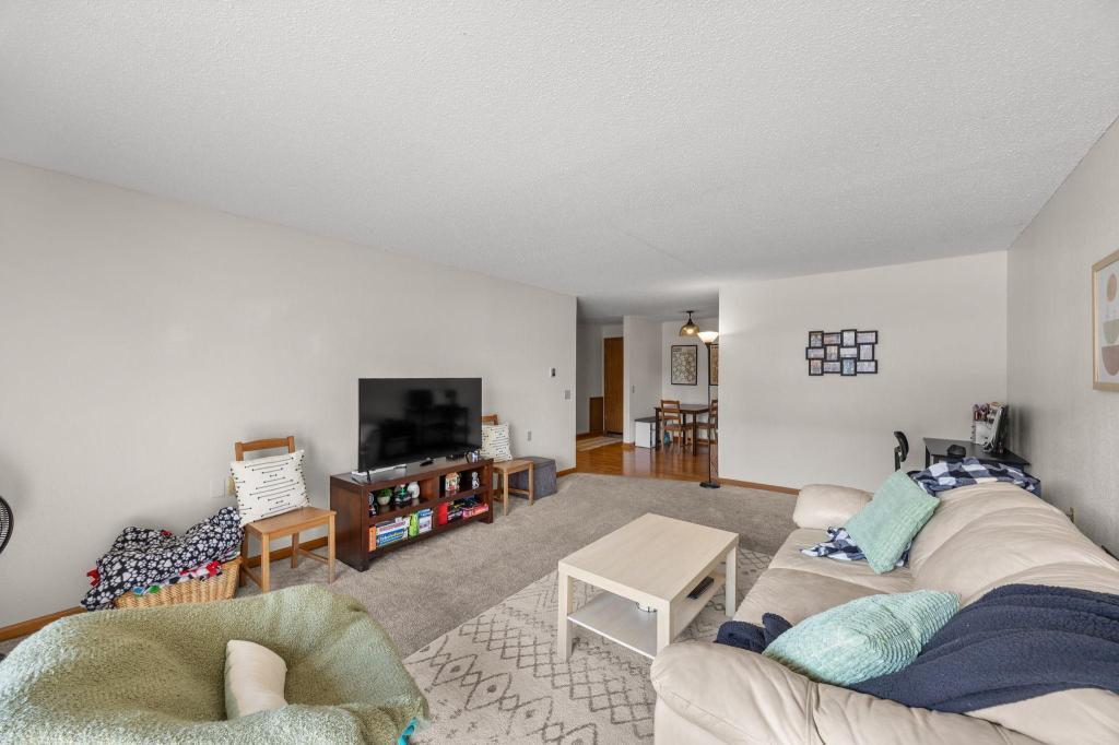 4 Pine Tree Drive 212 Property Photo 3