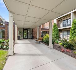 4 Pine Tree Drive 212 Property Photo 17