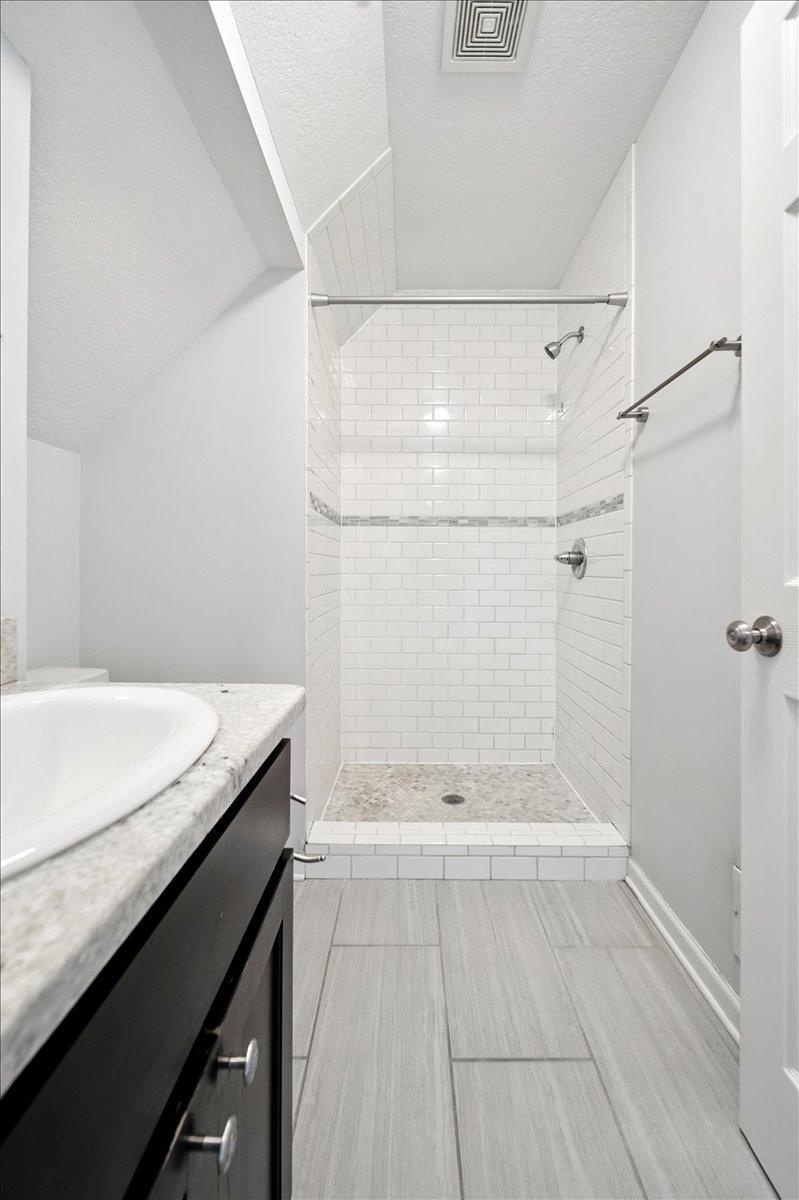 600 W 32nd Street 4 Property Photo 14